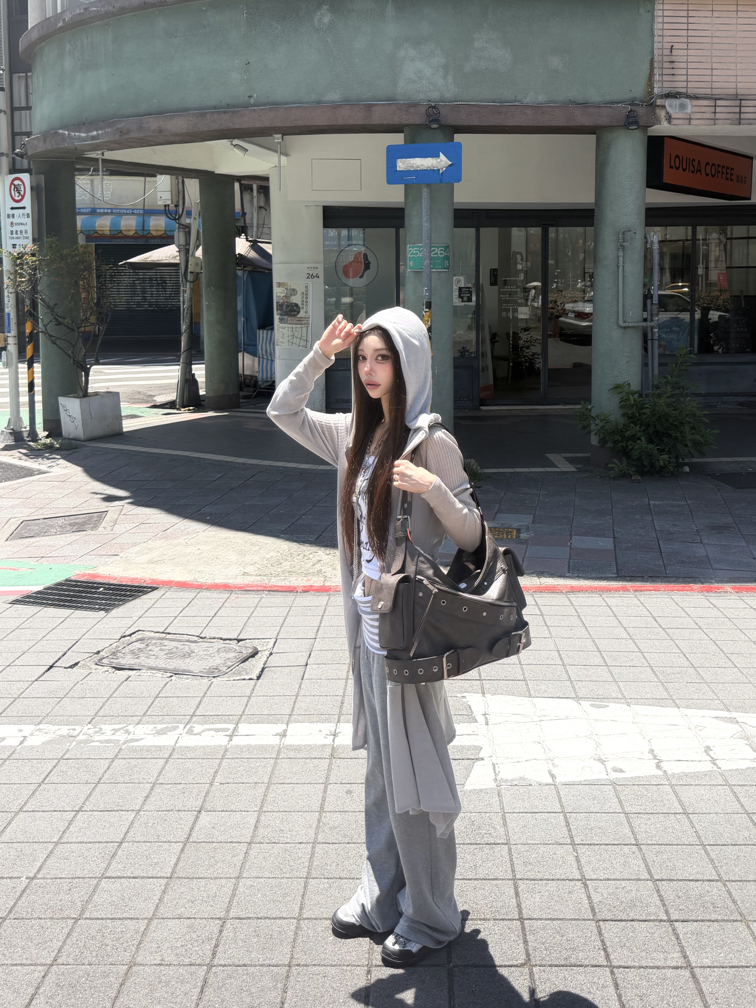 OJOS Detach Panel Knit Hoodie / Grey 착용 스타일 - 3