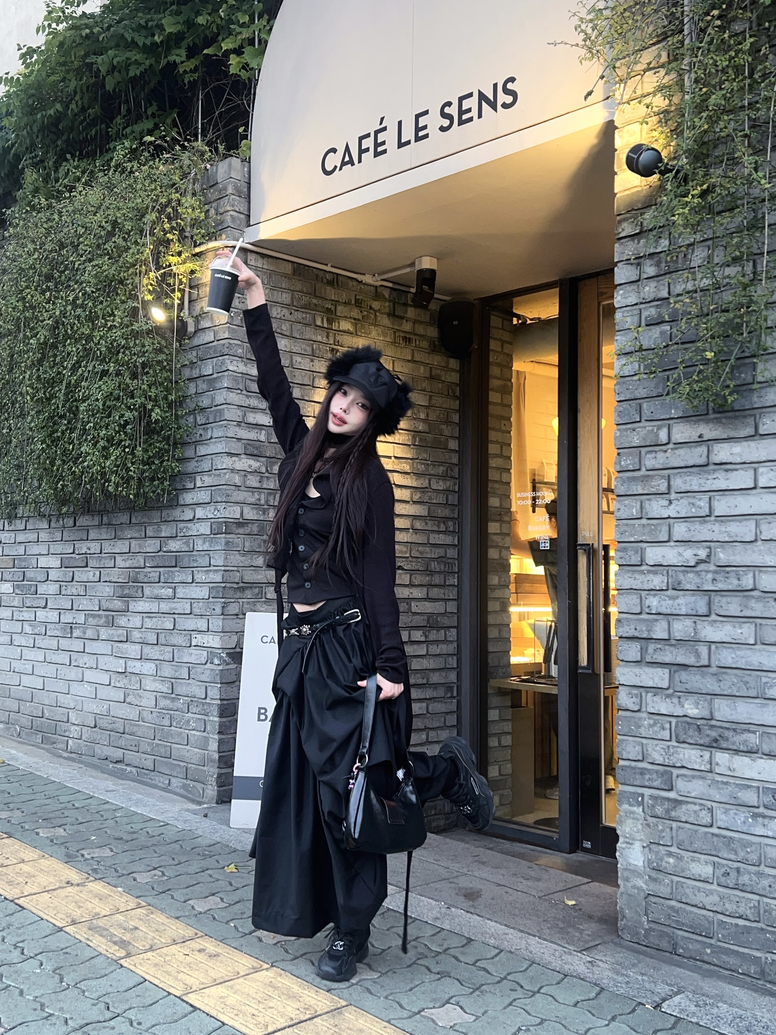 Open Yy Faux Fur Earflap Cap Black 착용 스타일 - 7