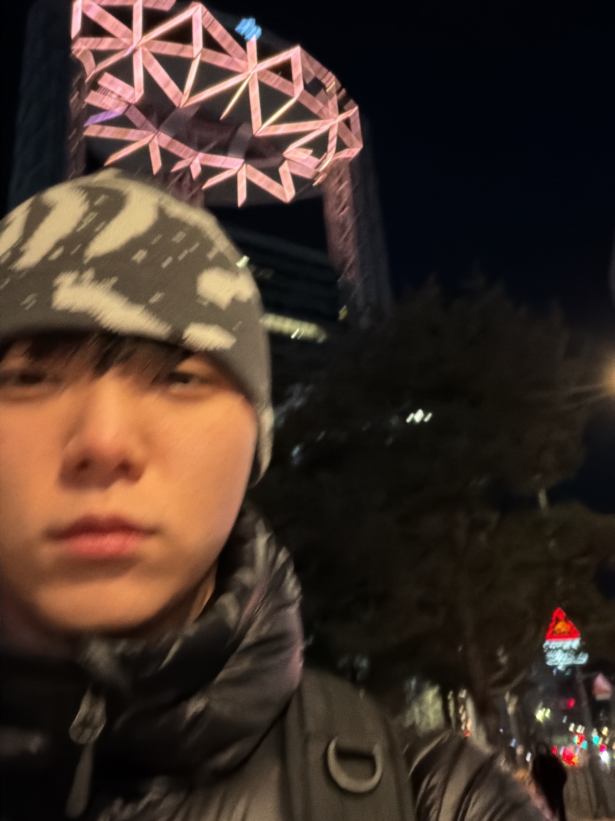 Arc'teryx Lightweight Grotto Toque Graphite Solitude, Stussy Micro Ripstop Down Parka Jet Black 착용 스타일 - 1
