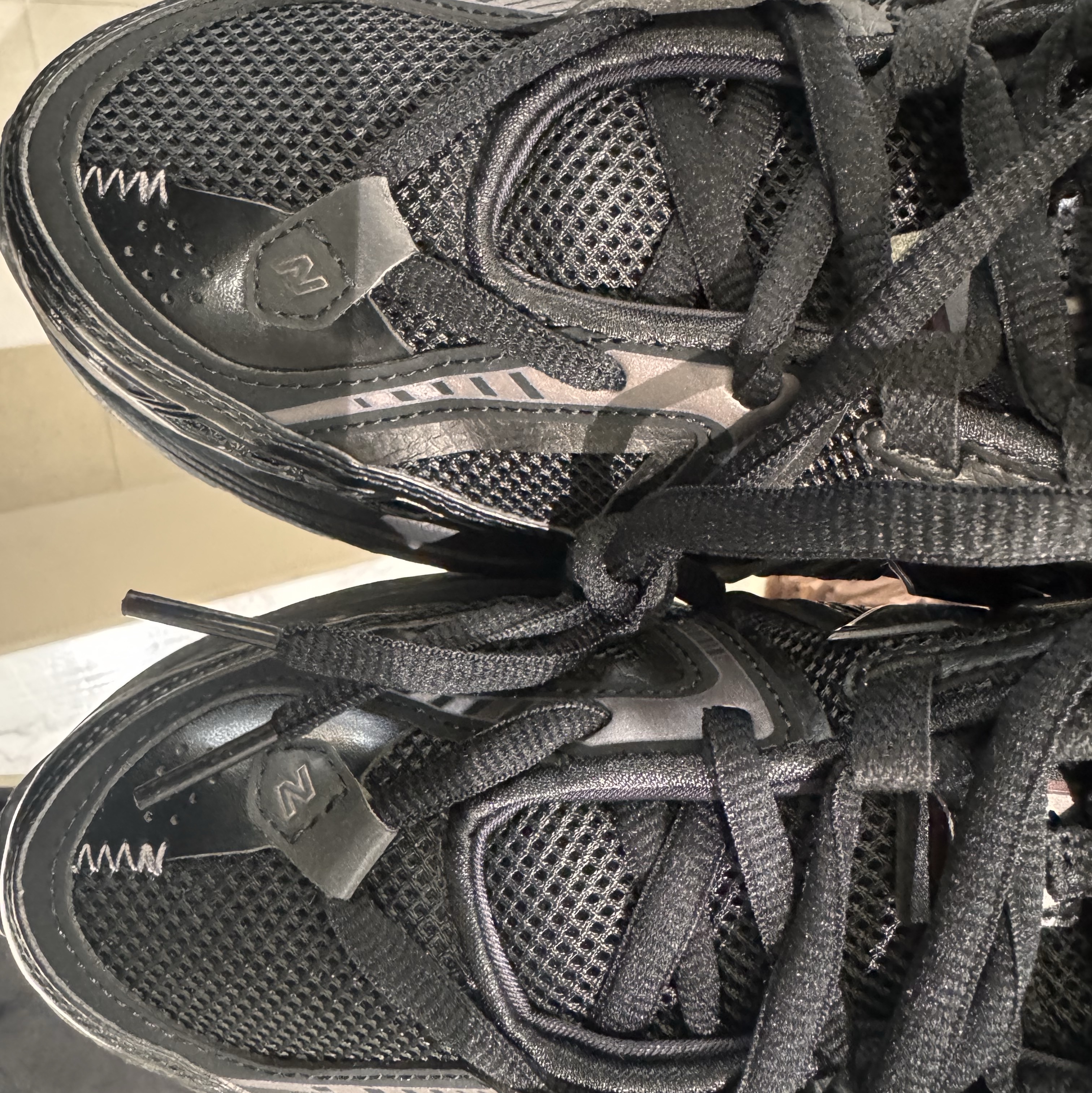 New Balance 1906A Black 착용 스타일 - 1