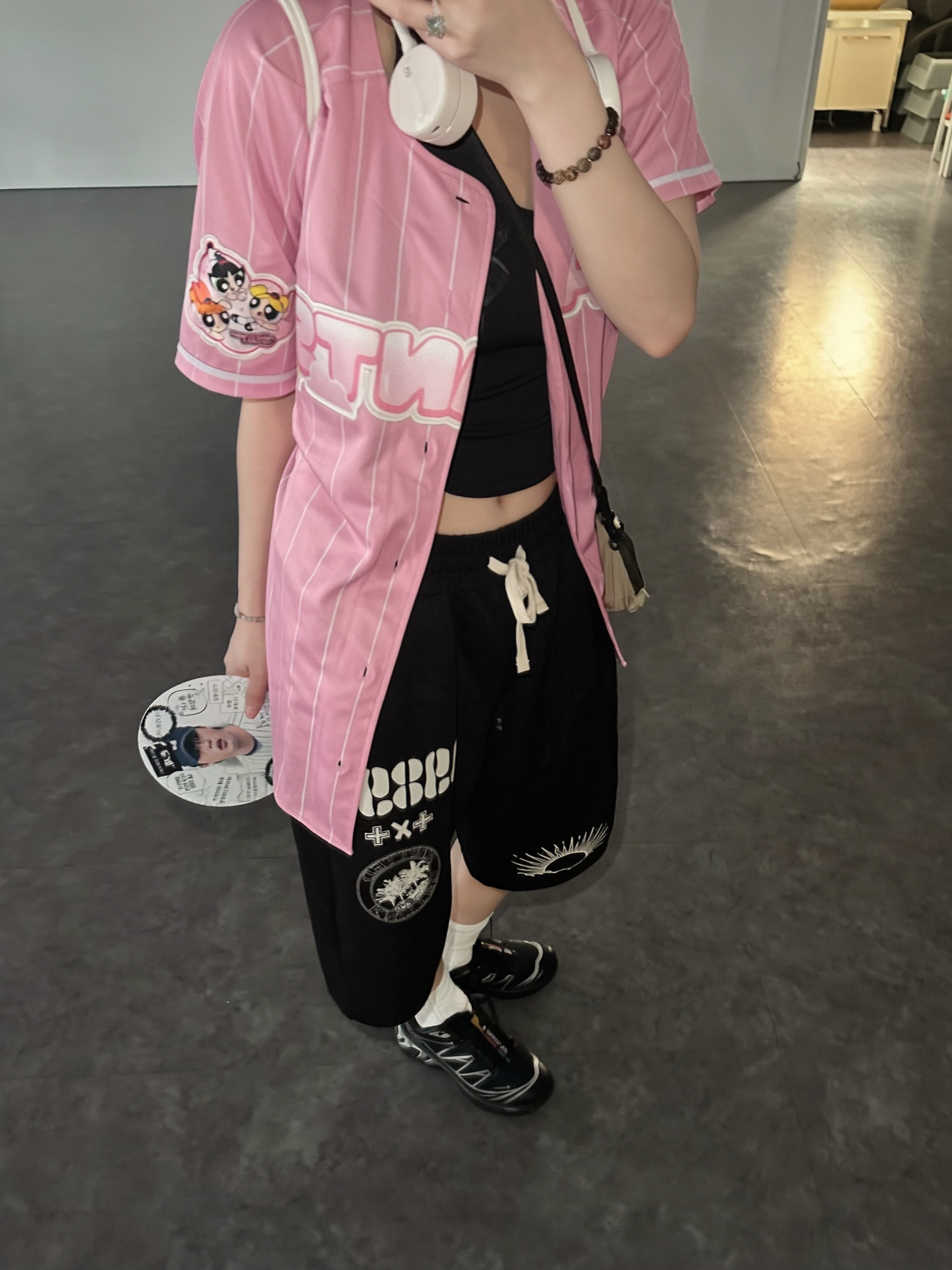 [KREAM 단독] Knitted 1989 Sunrise Graphic Bermuda Half Pants Black, Lotte Giants x Powerpuff Girls Uniform Pink (Non Marking Ver.) 착용 스타일 - 1