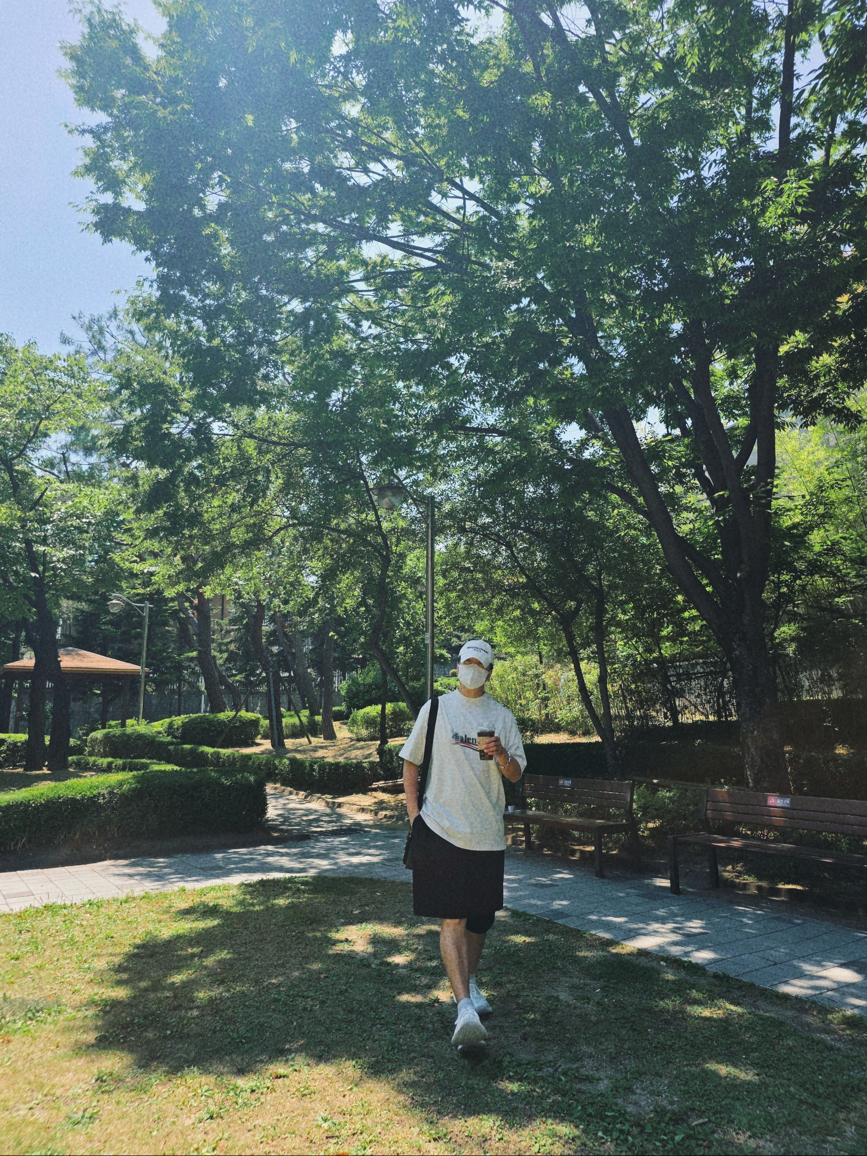 Wooyoungmi Embroidered Ball Cap White - 23SS, Balenciaga Circuit Sneaker White Silver 착용 스타일 - 2