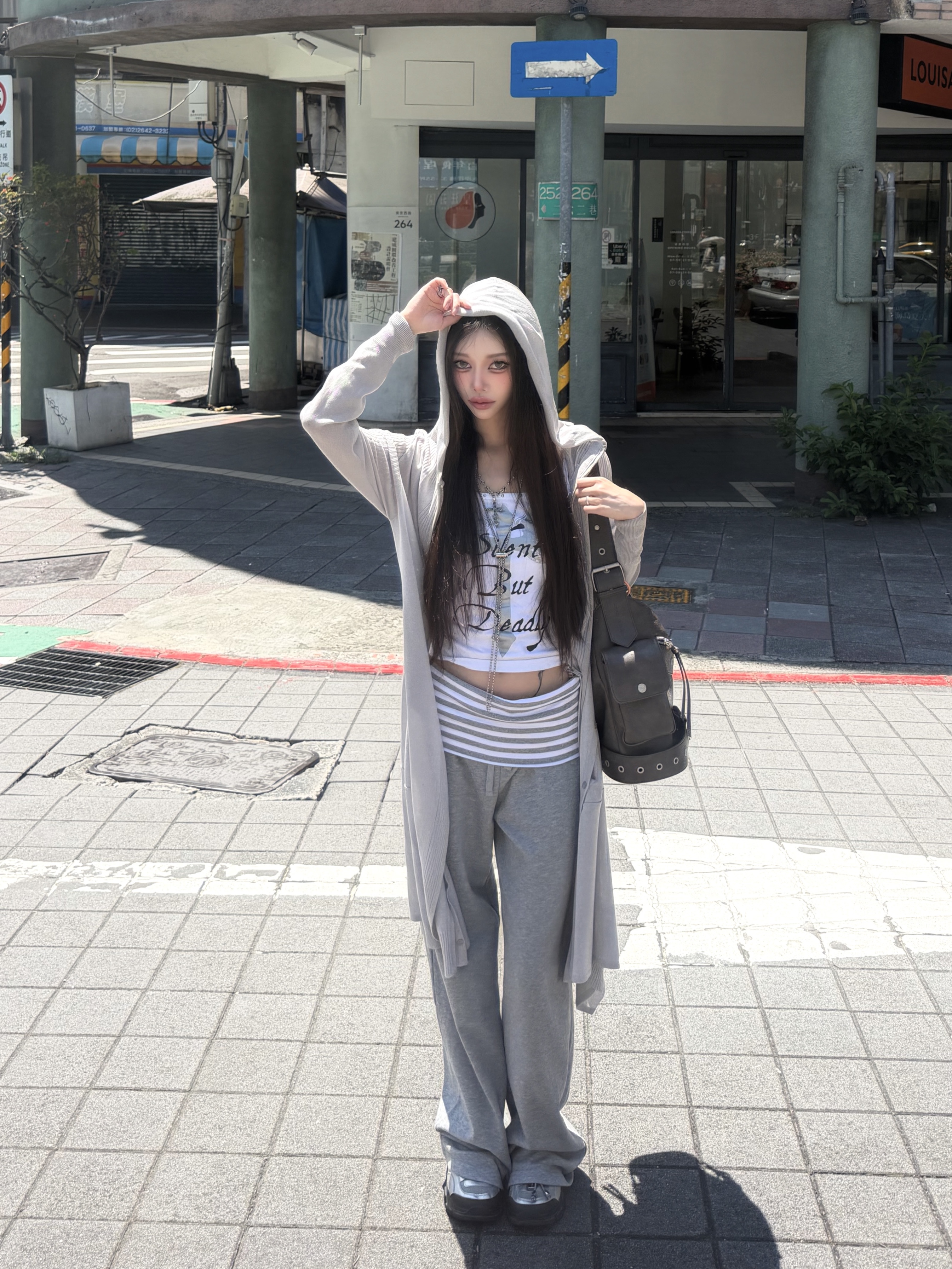 OJOS Detach Panel Knit Hoodie / Grey 착용 스타일 - 1