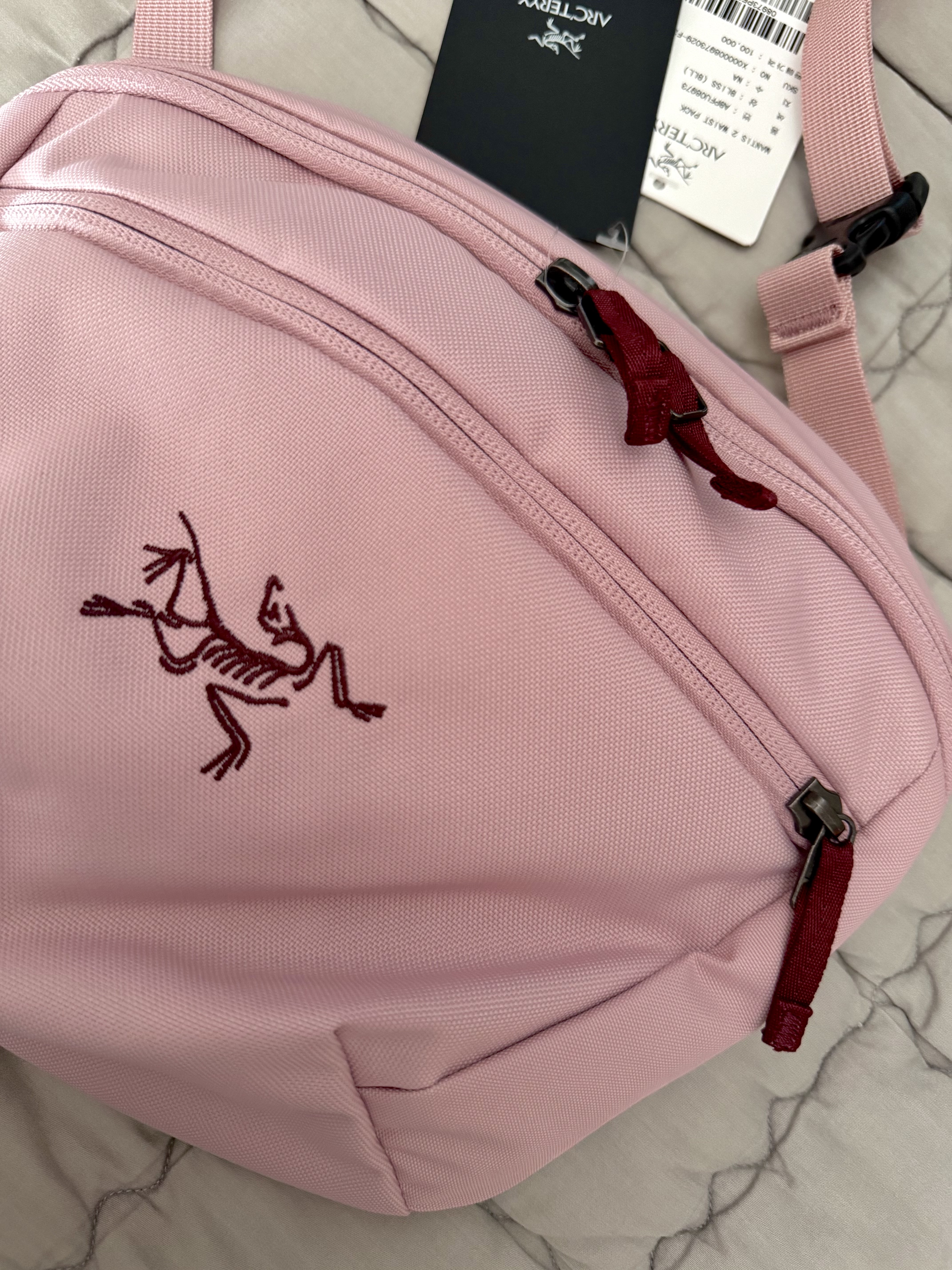 Arc'teryx Mantis 2 Waistpack Bliss, Emis Washed Denim Ball Cap Light Blue Denim Pink 착용 스타일 - 3