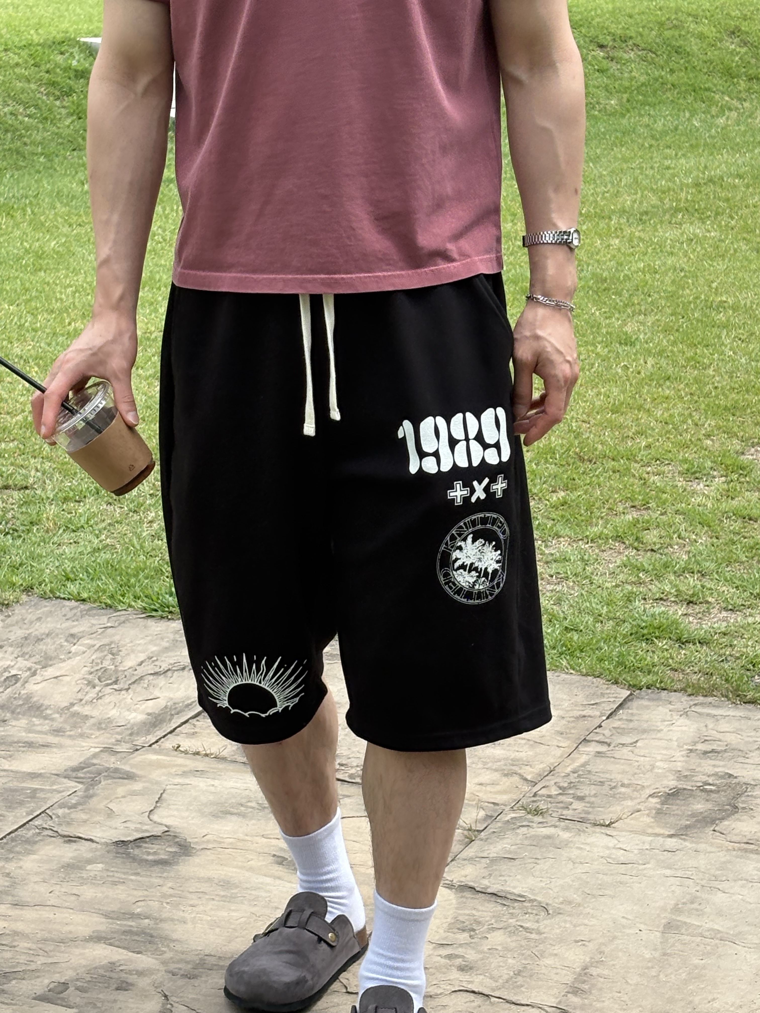 Sunday Ceremony Sy Classic Vintage Logo Cap - Red Black, [KREAM 단독] Knitted 1989 Sunrise Graphic Bermuda Half Pants Black 착용 스타일 - 3