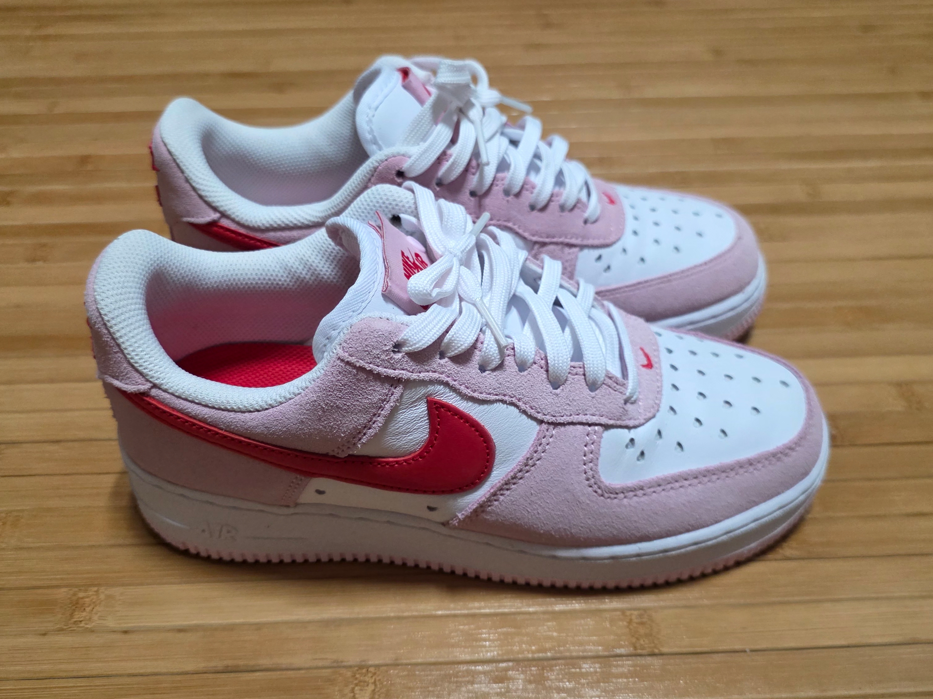 Nike Air Force 1 '07 QS Valentine's Day 착용 스타일