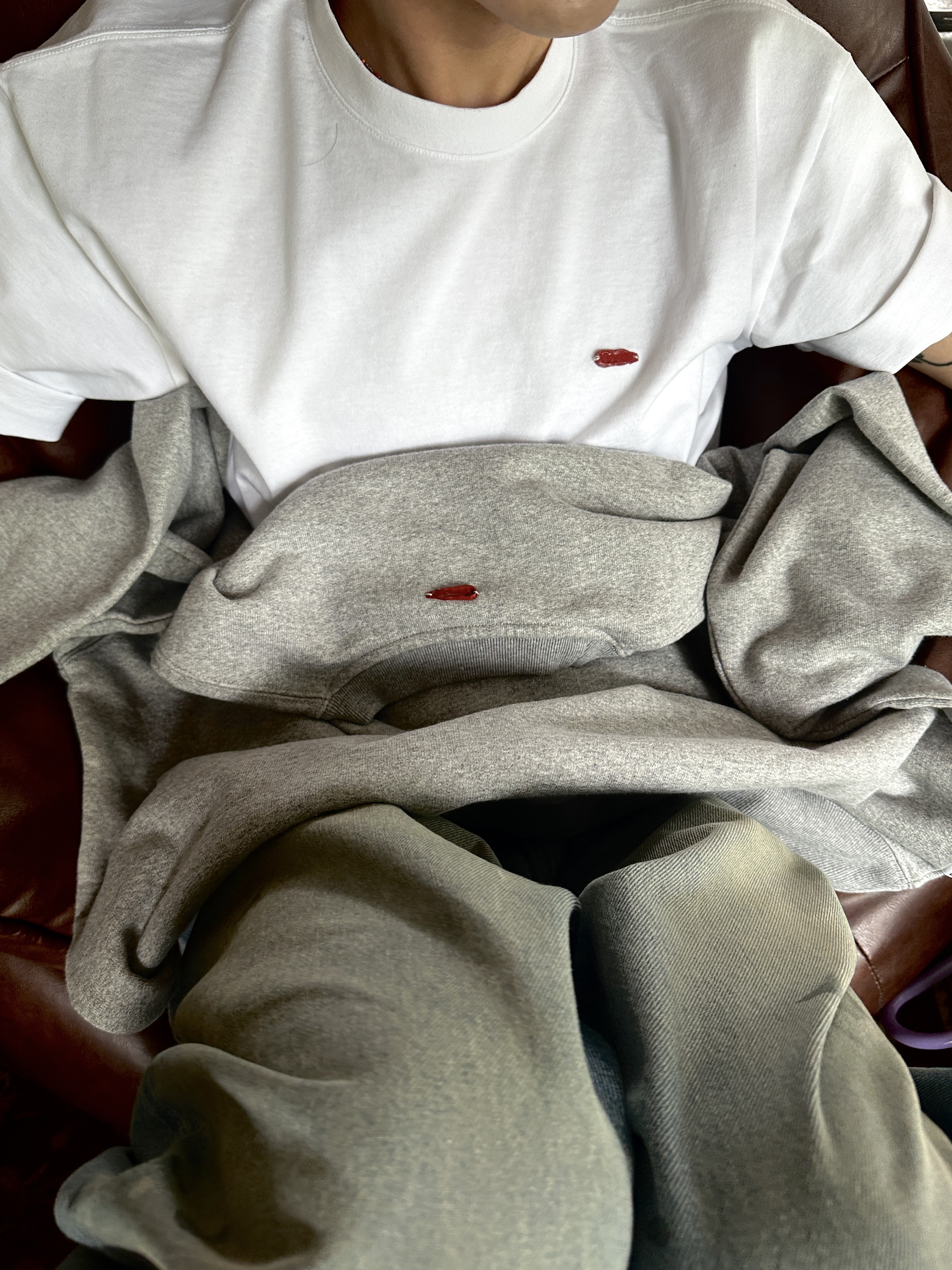 AKRYL Jersey Tee White - 26FW, AKRYL Boxy Sweatshirt Grey - 26FW 착용 스타일 - 2