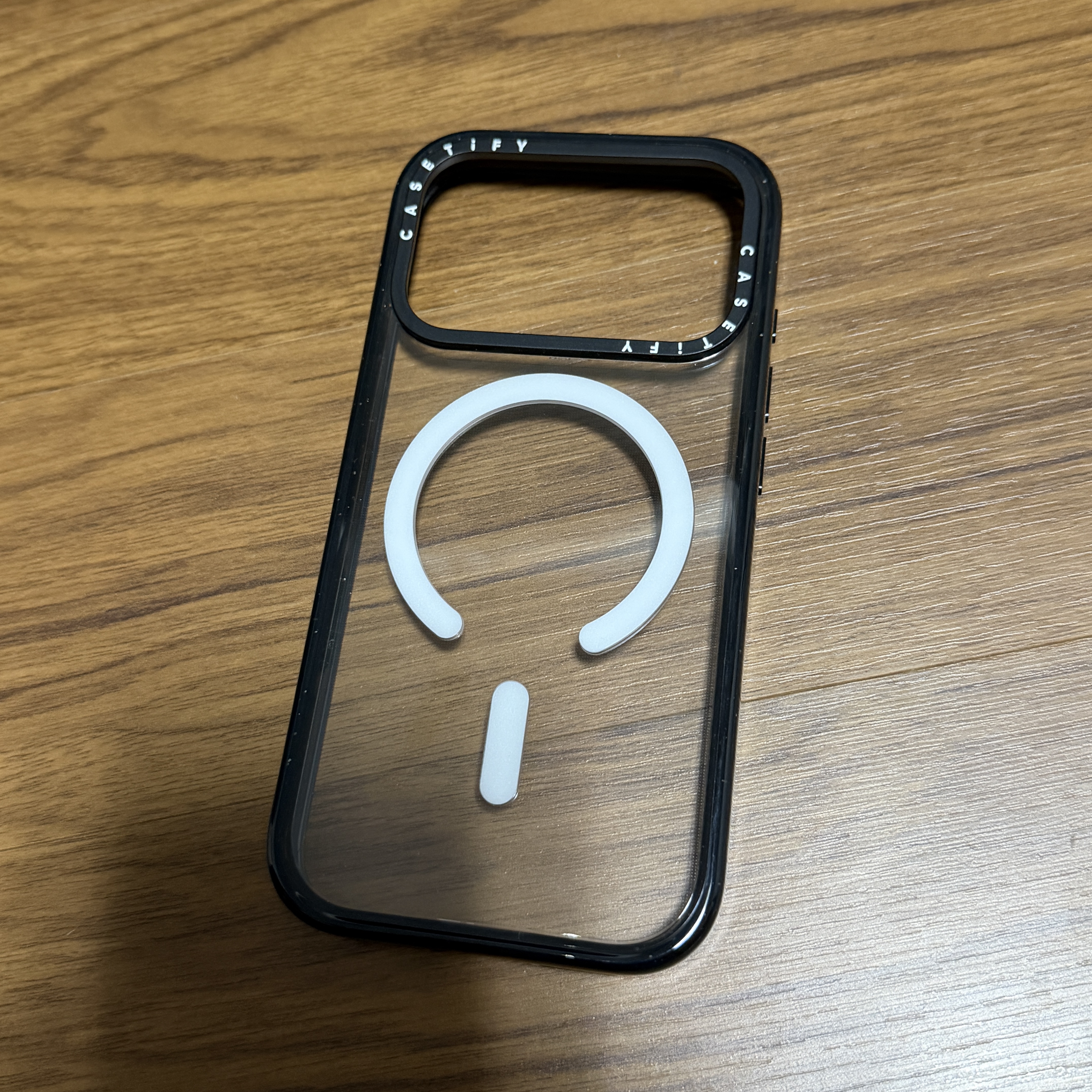 Casetify Custom iPhone MagSafe Impact Case Clear Black, Apple iPhone 17 Pro 256GB Deep Blue 착용 스타일 - 2