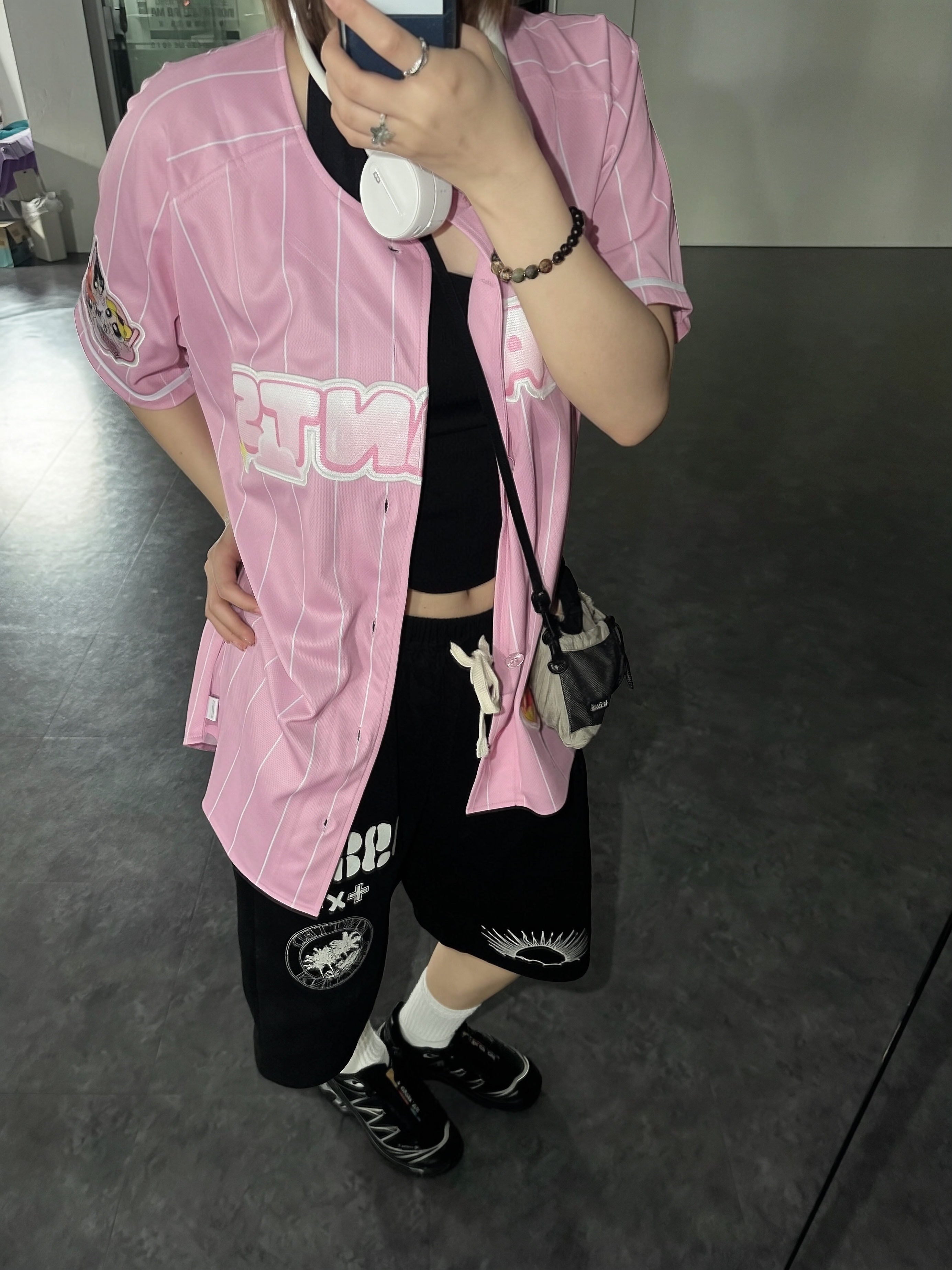 [KREAM 단독] Knitted 1989 Sunrise Graphic Bermuda Half Pants Black, Lotte Giants x Powerpuff Girls Uniform Pink (Non Marking Ver.) 착용 스타일 - 5