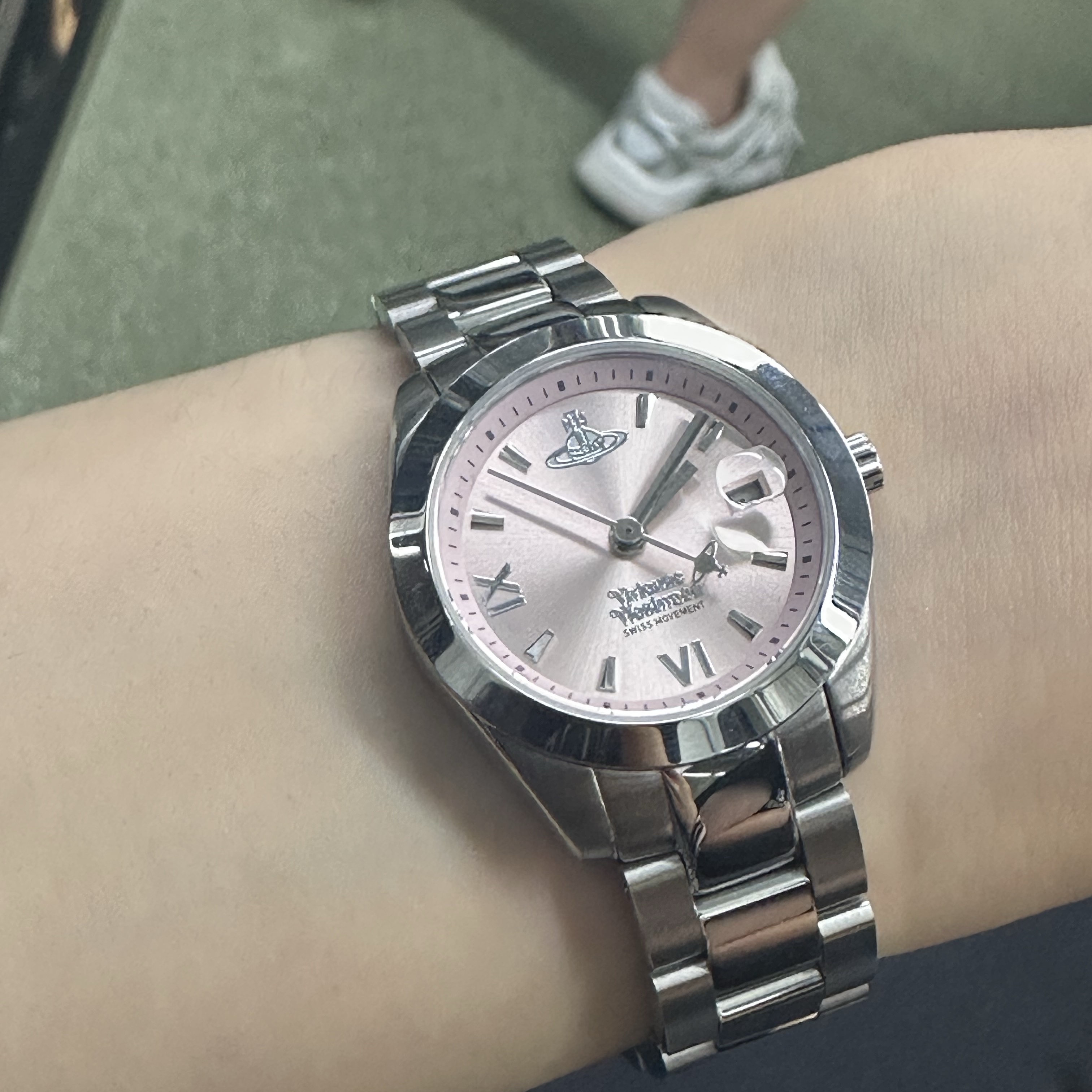 Vivienne Westwood Fenchurch Silver Pink 착용 스타일