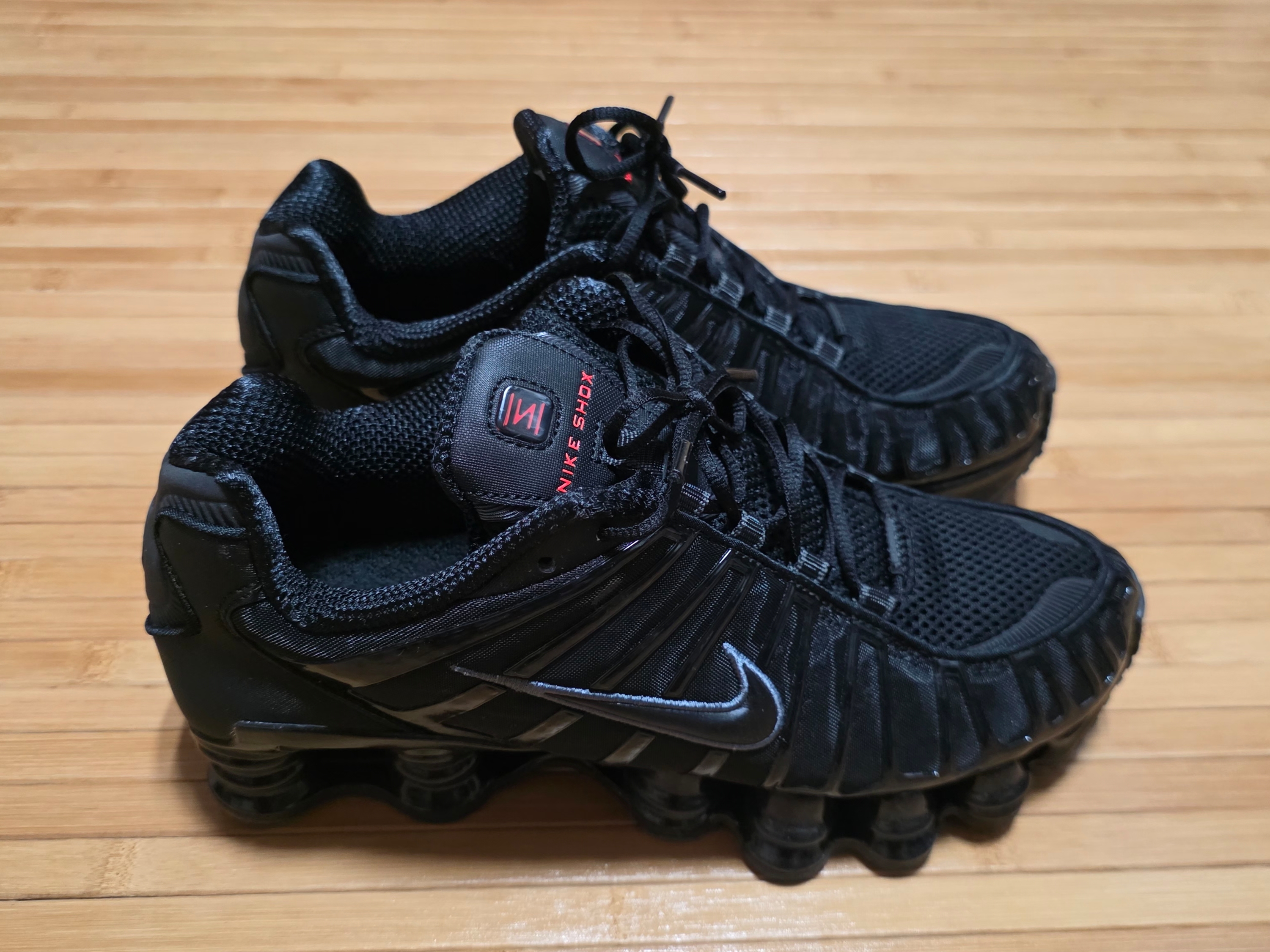 Nike Shox TL Black Metallic Hematite 착용 스타일
