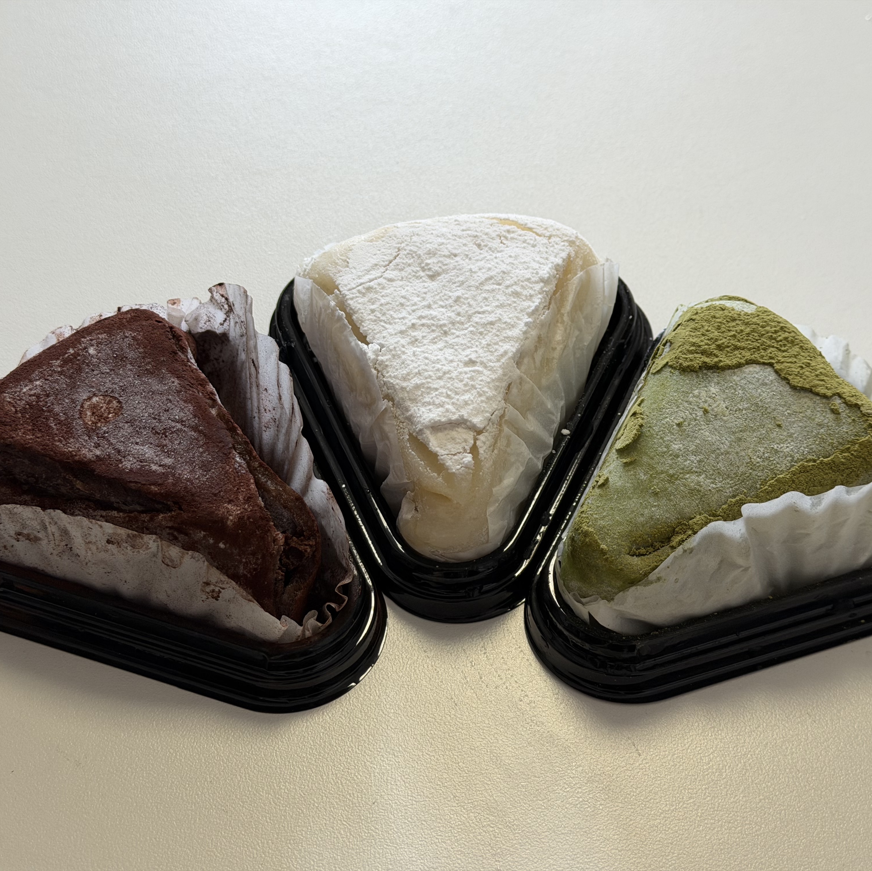 [KREAM 단독] What A Bread Mochi Cheesecake 착용 스타일 - 10