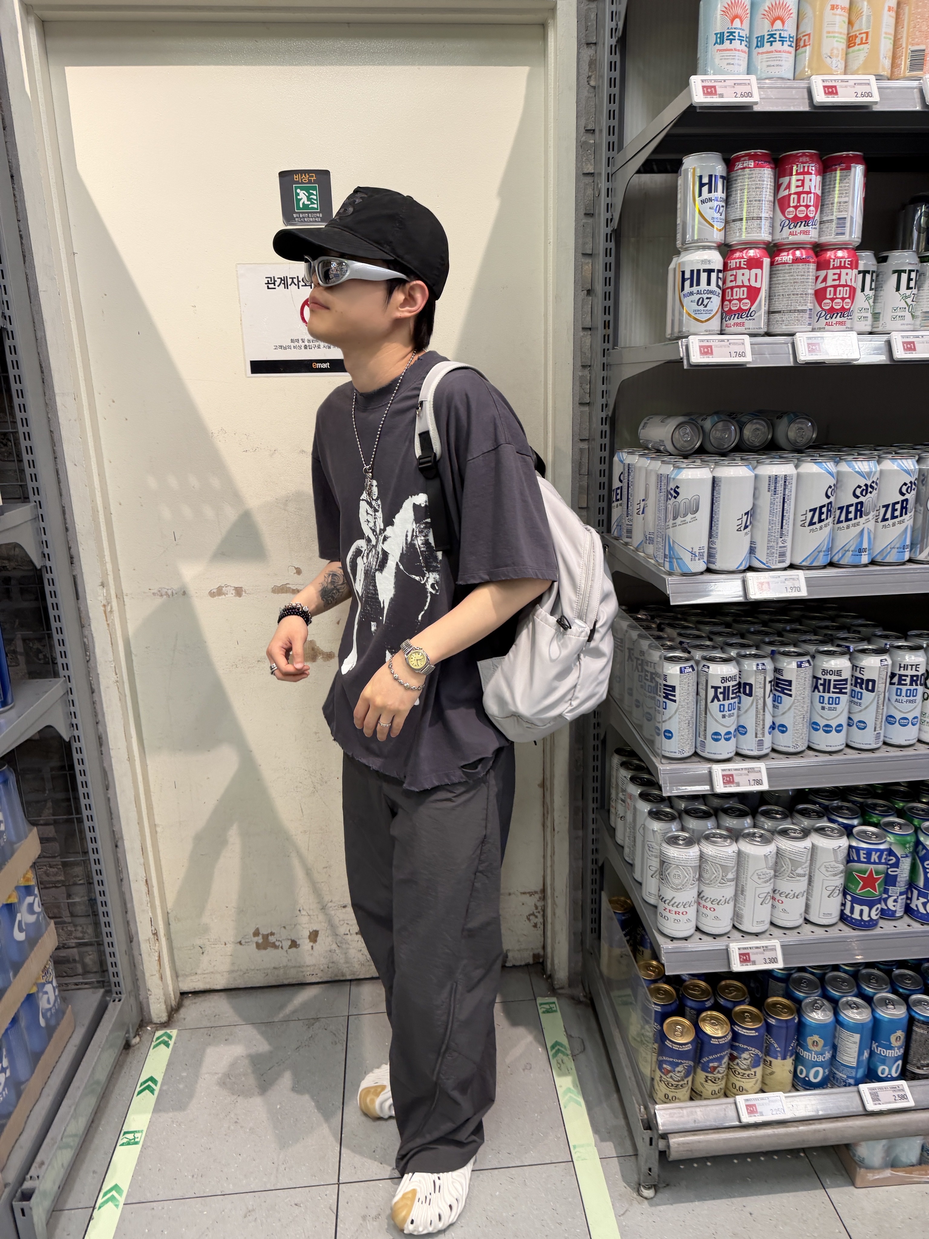 MJD Oversized Cowboy T-Shirt Black, Crocs x Salehe Bembury Pollex Clog Stratus 착용 스타일 - 5