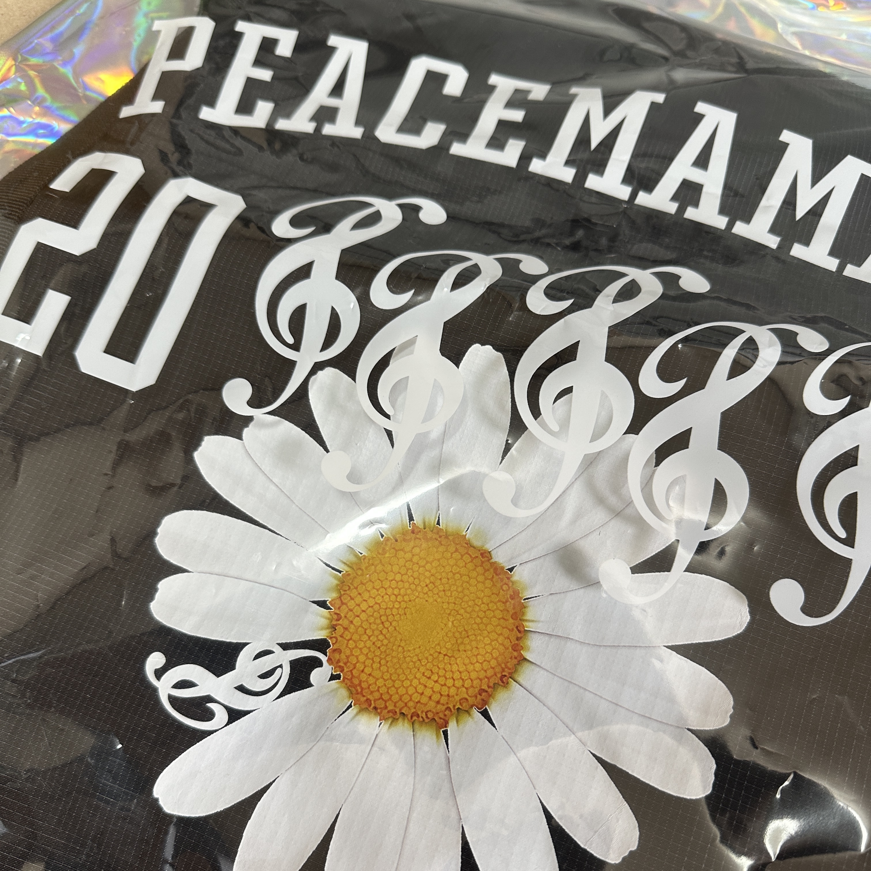 Peaceminusone x 2025 MAMA Awards Peacemamaone Gym Sack Black 착용 스타일 - 1