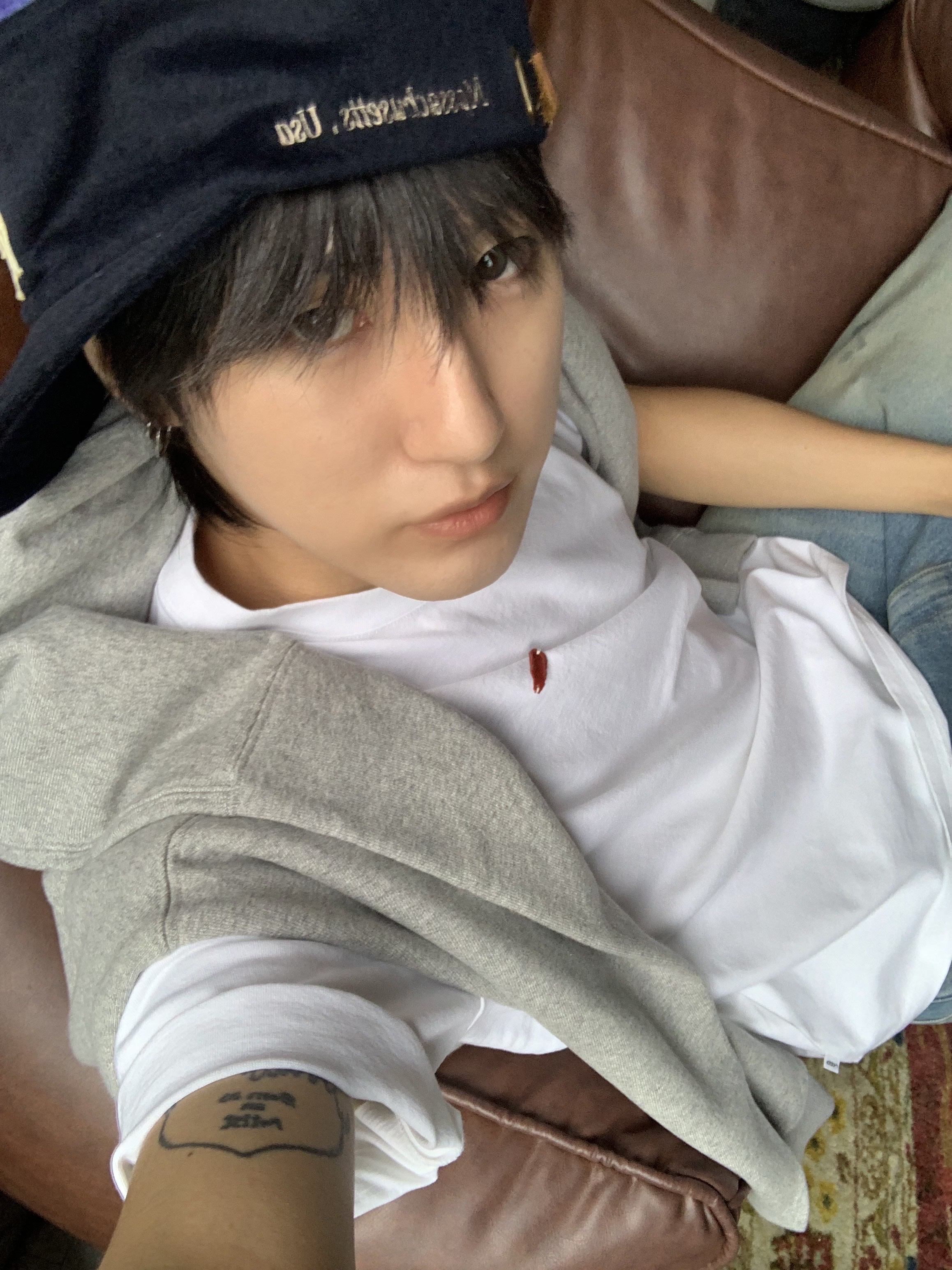 AKRYL Jersey Tee White - 26FW, AKRYL Boxy Sweatshirt Grey - 26FW 착용 스타일 - 9