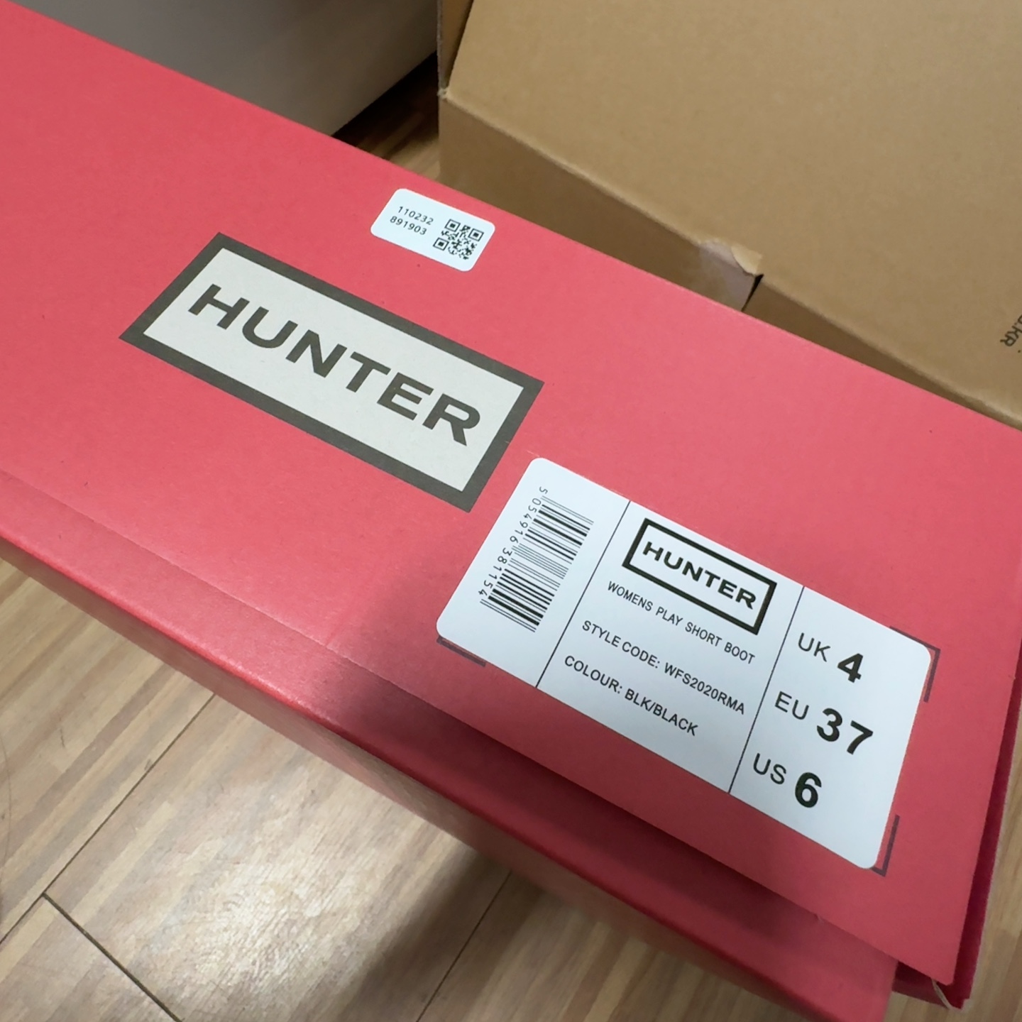 (W) Hunter Play Short Rain Boots Black 착용 스타일 - 3
