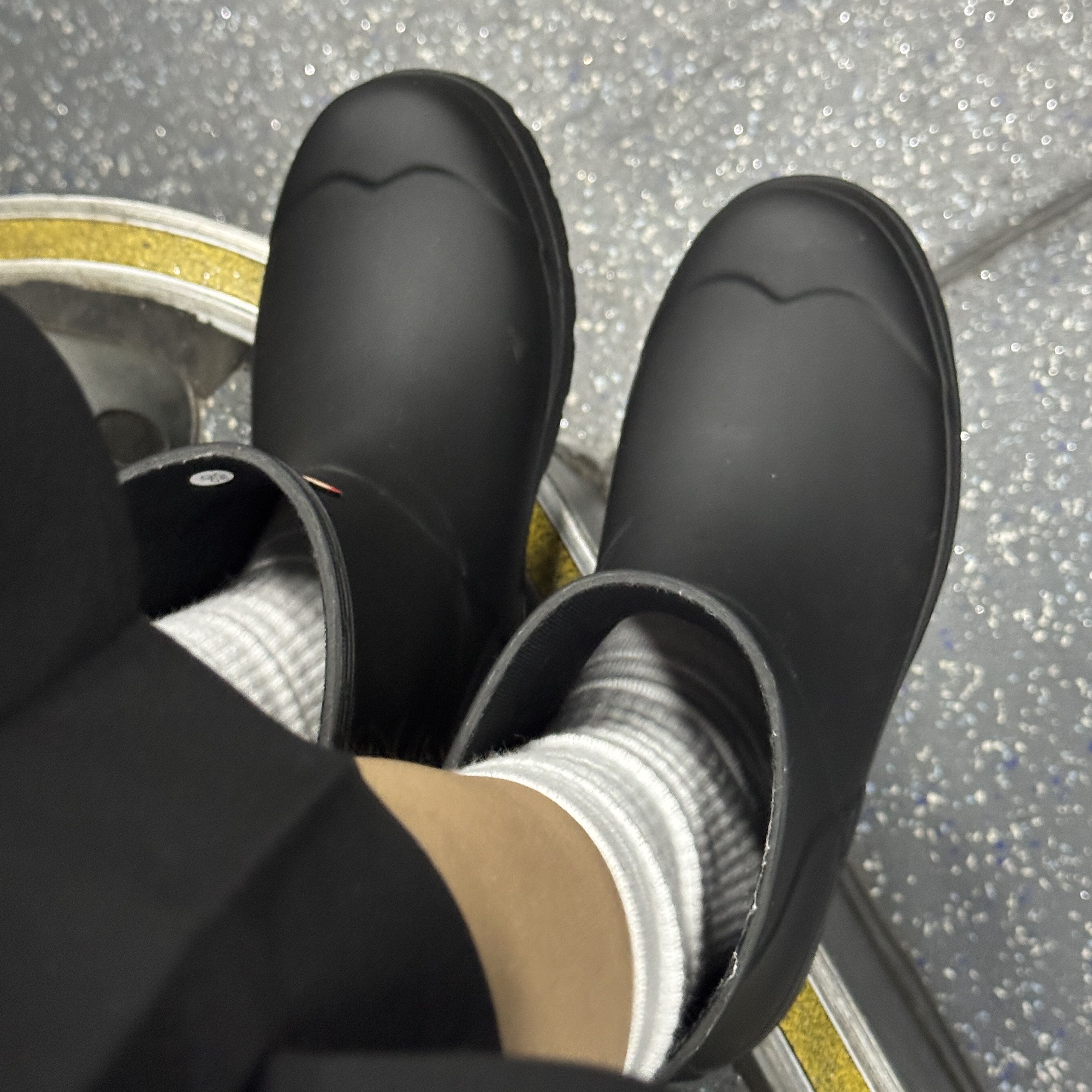 (W) Hunter Play Short Rain Boots Black 착용 스타일 - 5