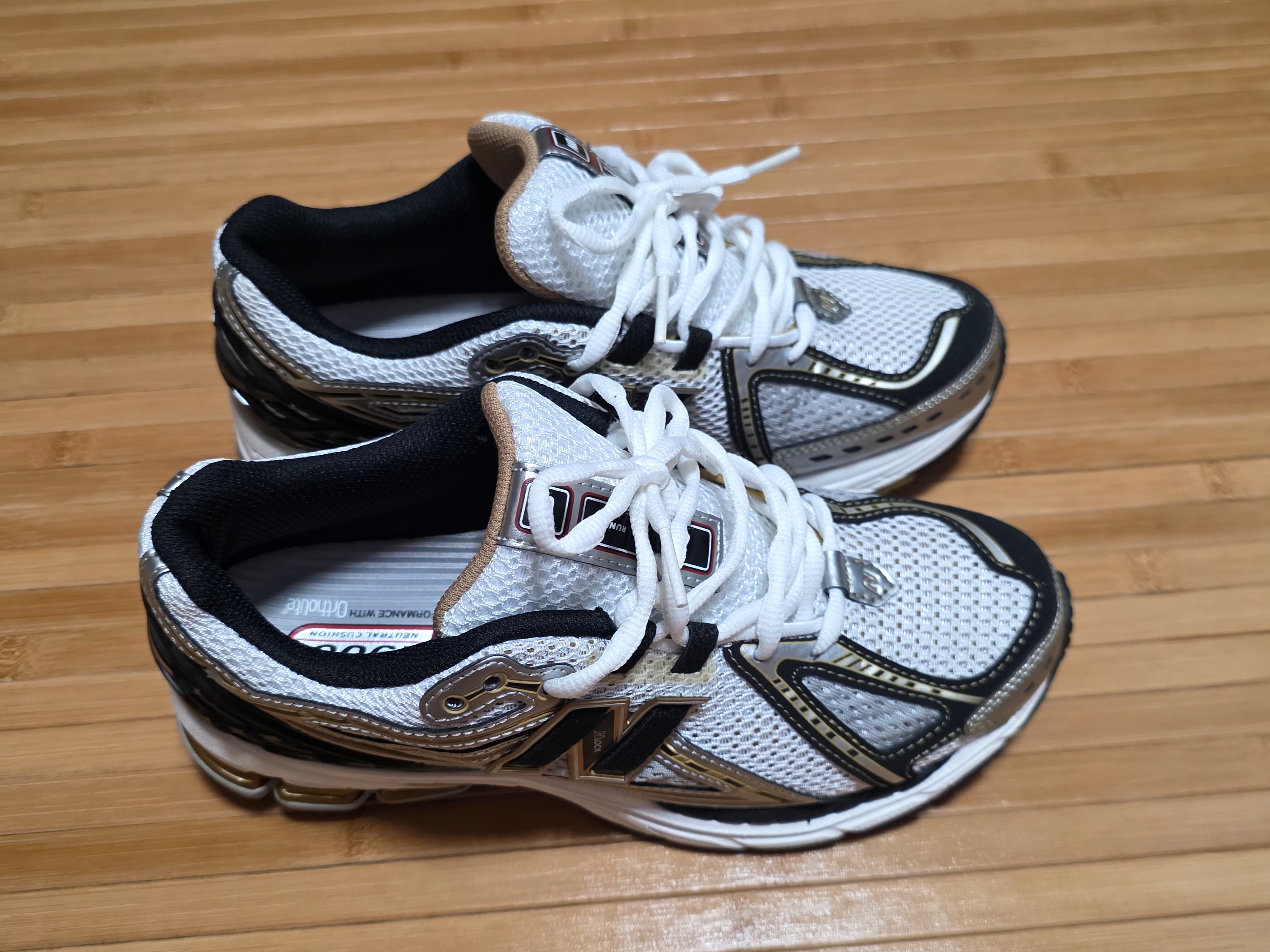 New Balance 1906R White Gold 착용 스타일