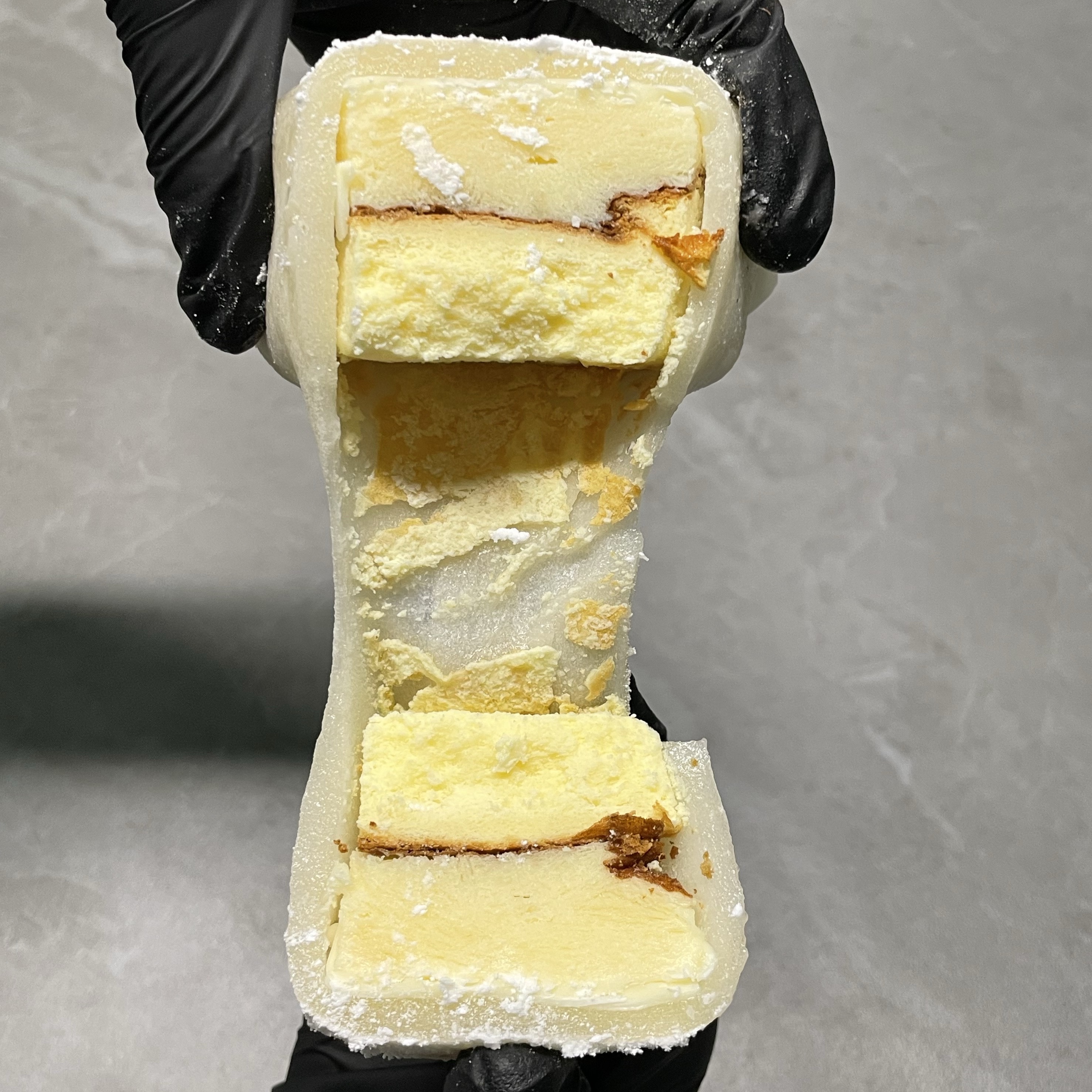 [KREAM 단독] What A Bread Mochi Cheesecake 착용 스타일 - 3