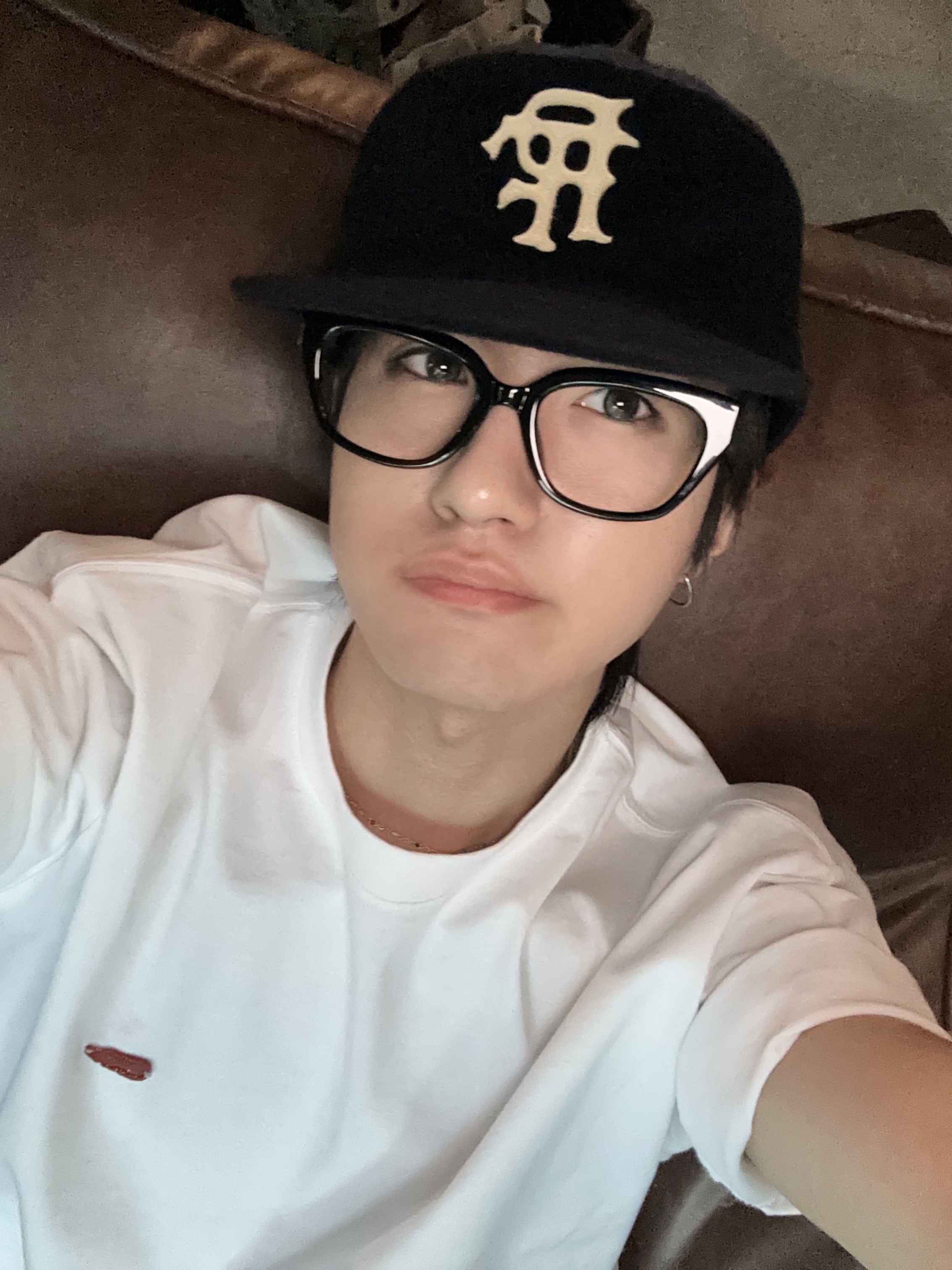 AKRYL Jersey Tee White - 26FW, AKRYL Boxy Sweatshirt Grey - 26FW 착용 스타일 - 10