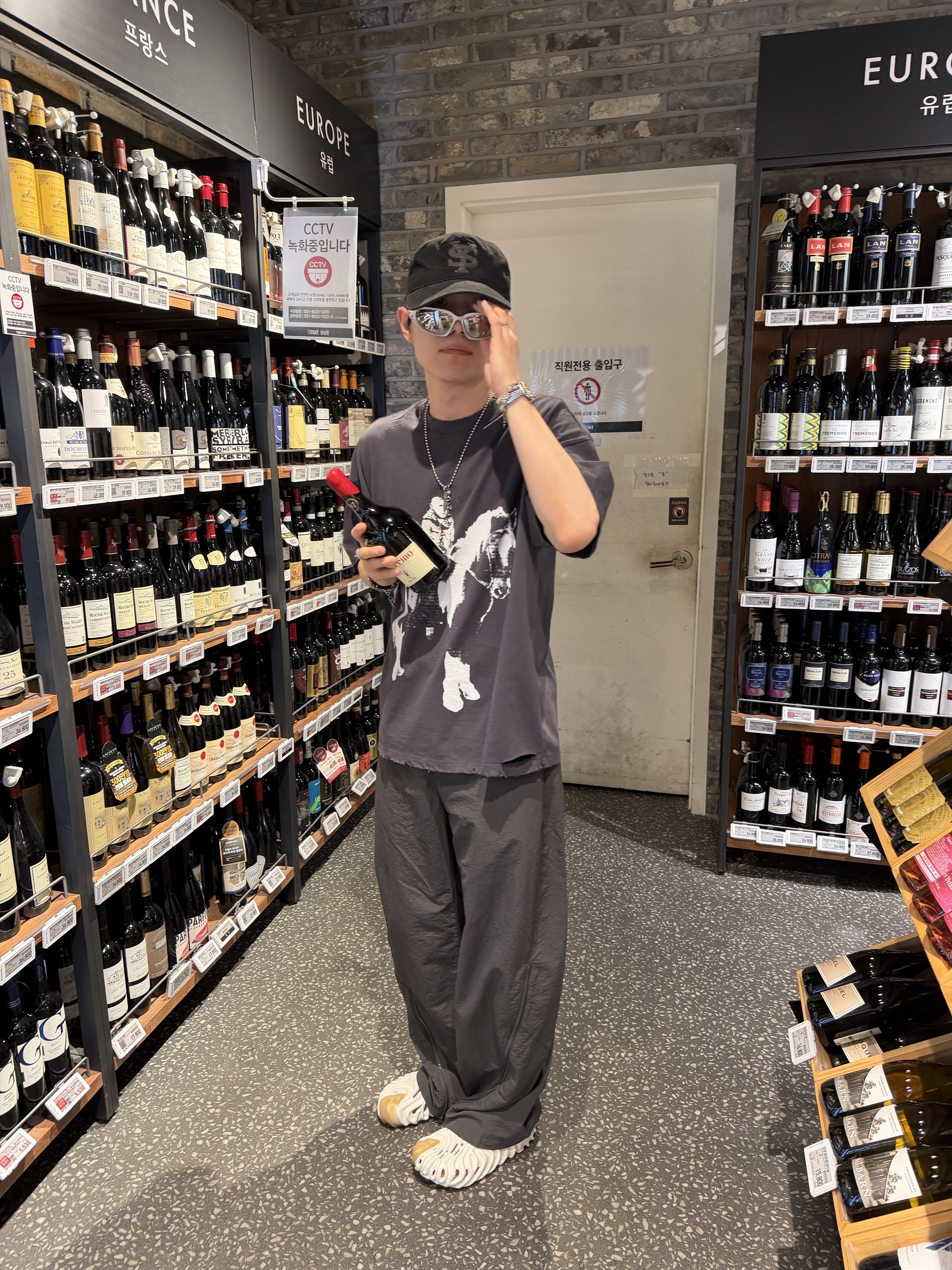 MJD Oversized Cowboy T-Shirt Black, Crocs x Salehe Bembury Pollex Clog Stratus 착용 스타일 - 3