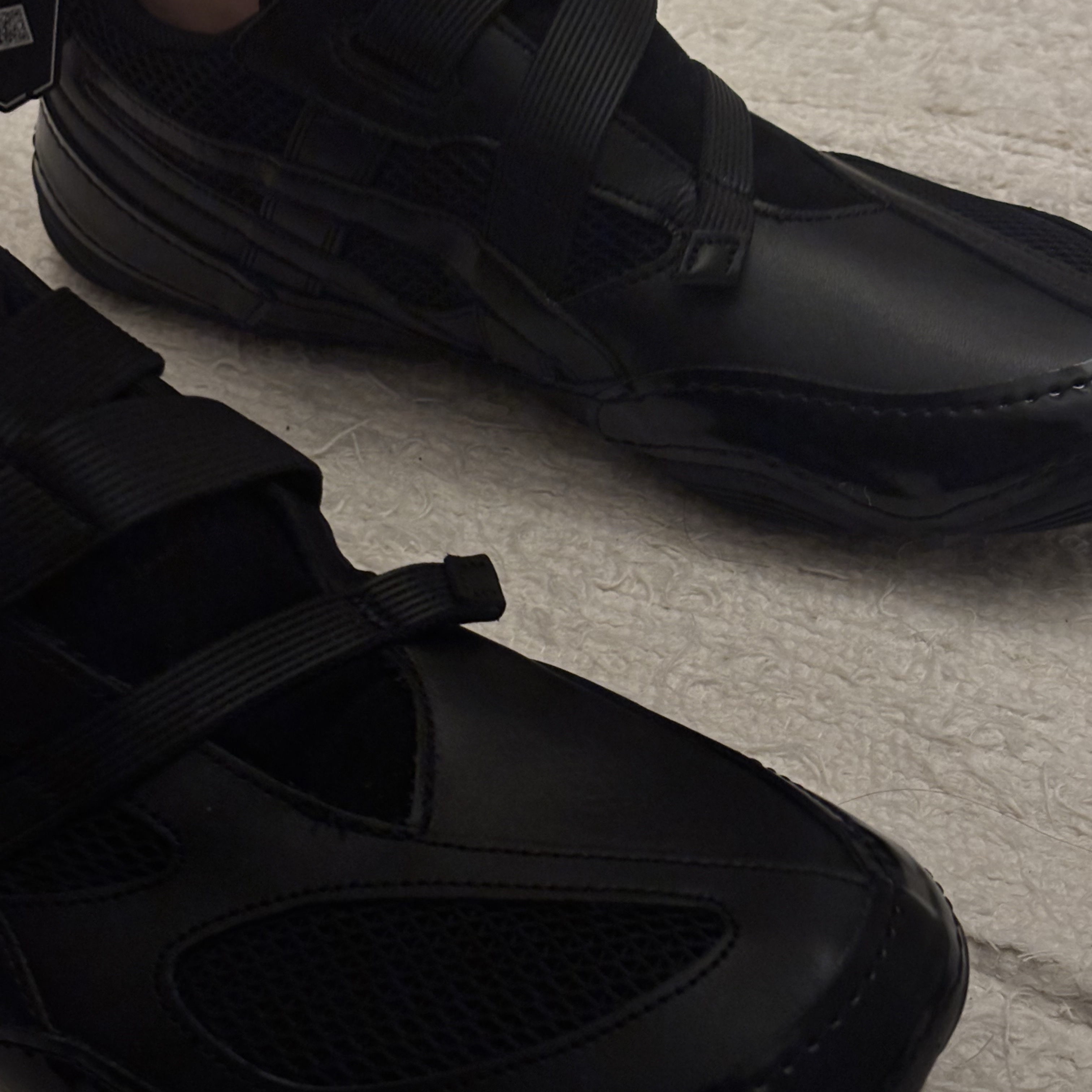Asics x Issey Miyake Hyper Taping Black 착용 스타일 - 3