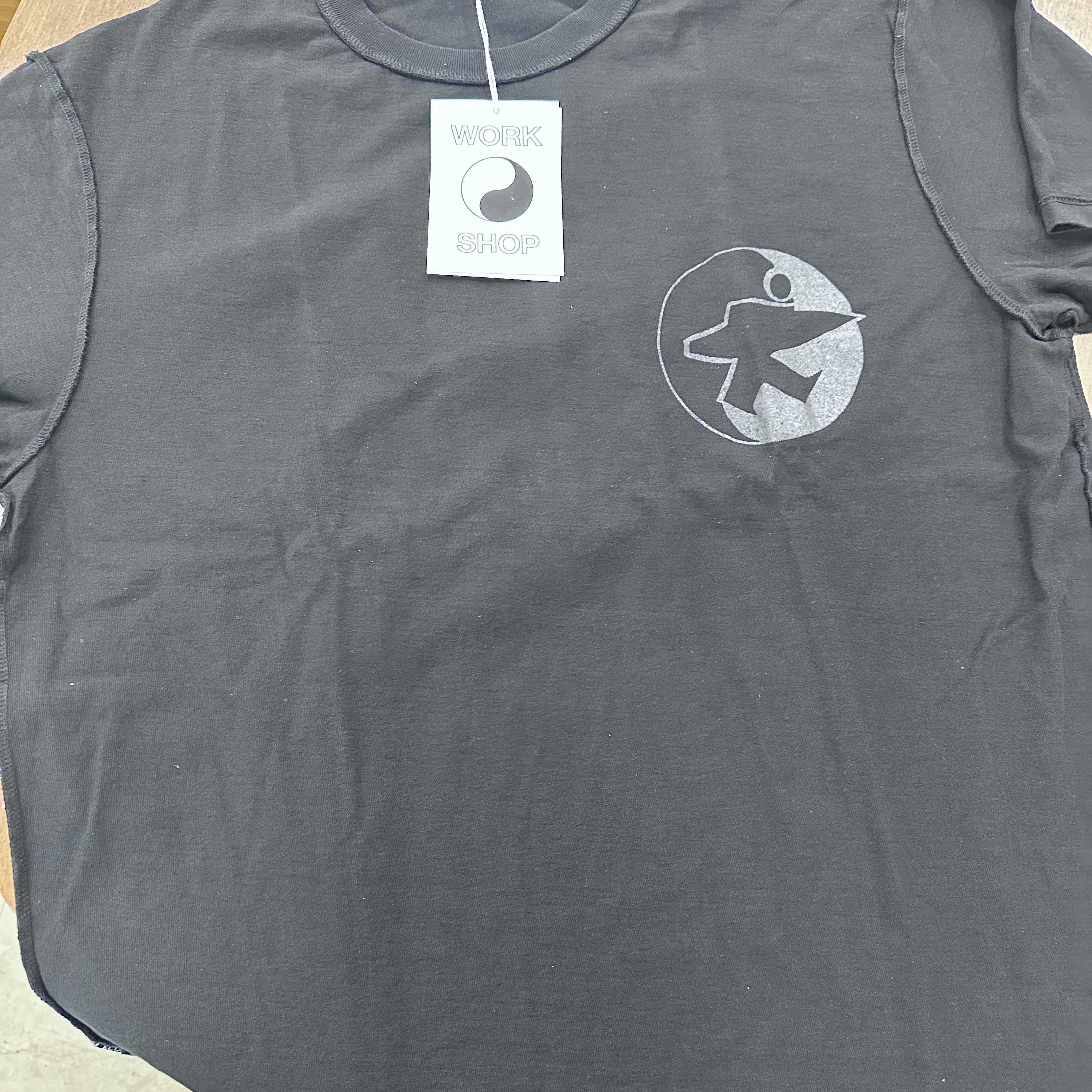 Stussy x Our Legacy Badge Pig. Dyed T-Shirt Overdyed Black, Stussy x Our Legacy Badge T-Shirt Black 착용 스타일 - 1