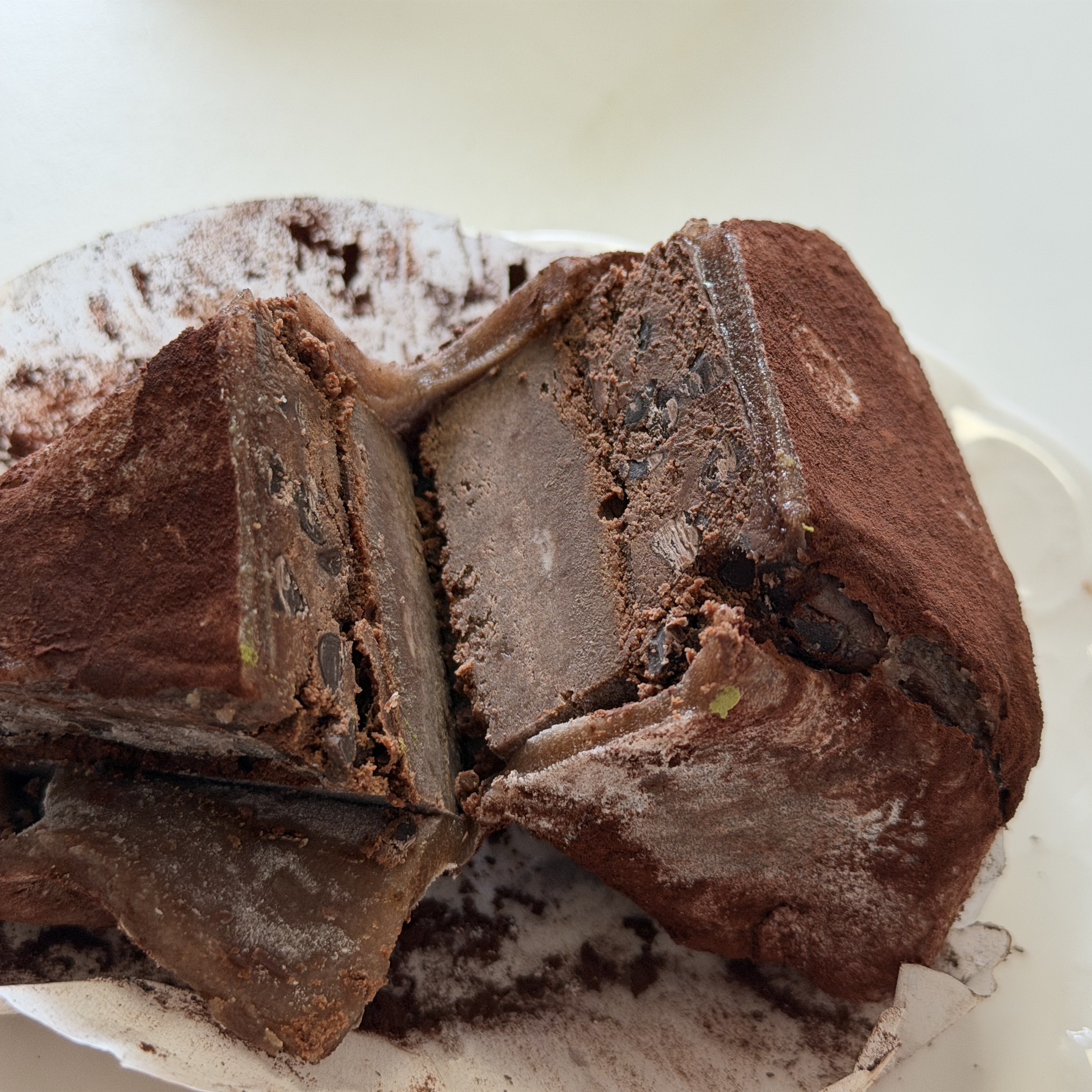 [KREAM 단독] What A Bread Mochi Cheesecake 착용 스타일 - 9