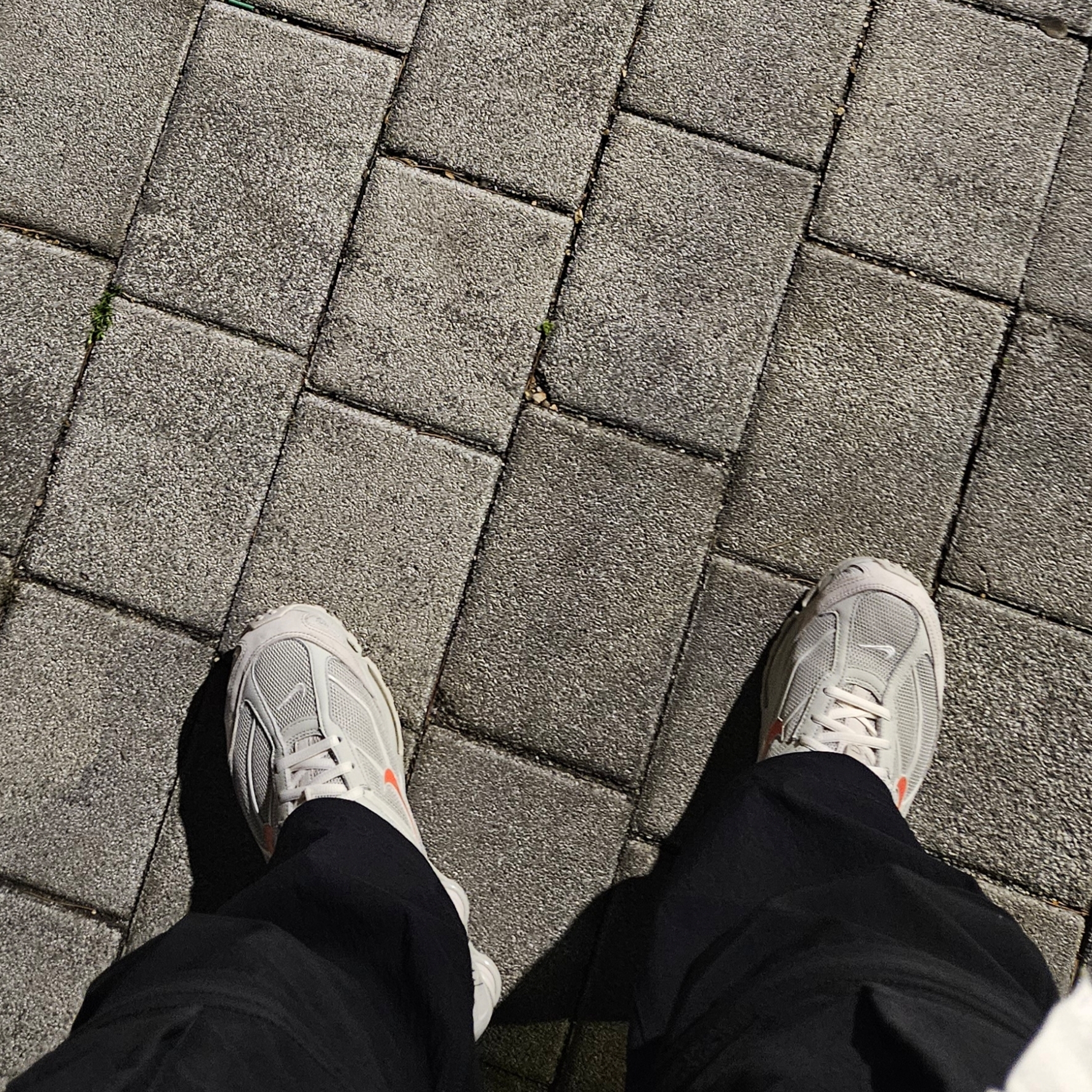 Nike Shox Ride 2 Light Bone and Turf Orange 착용 스타일