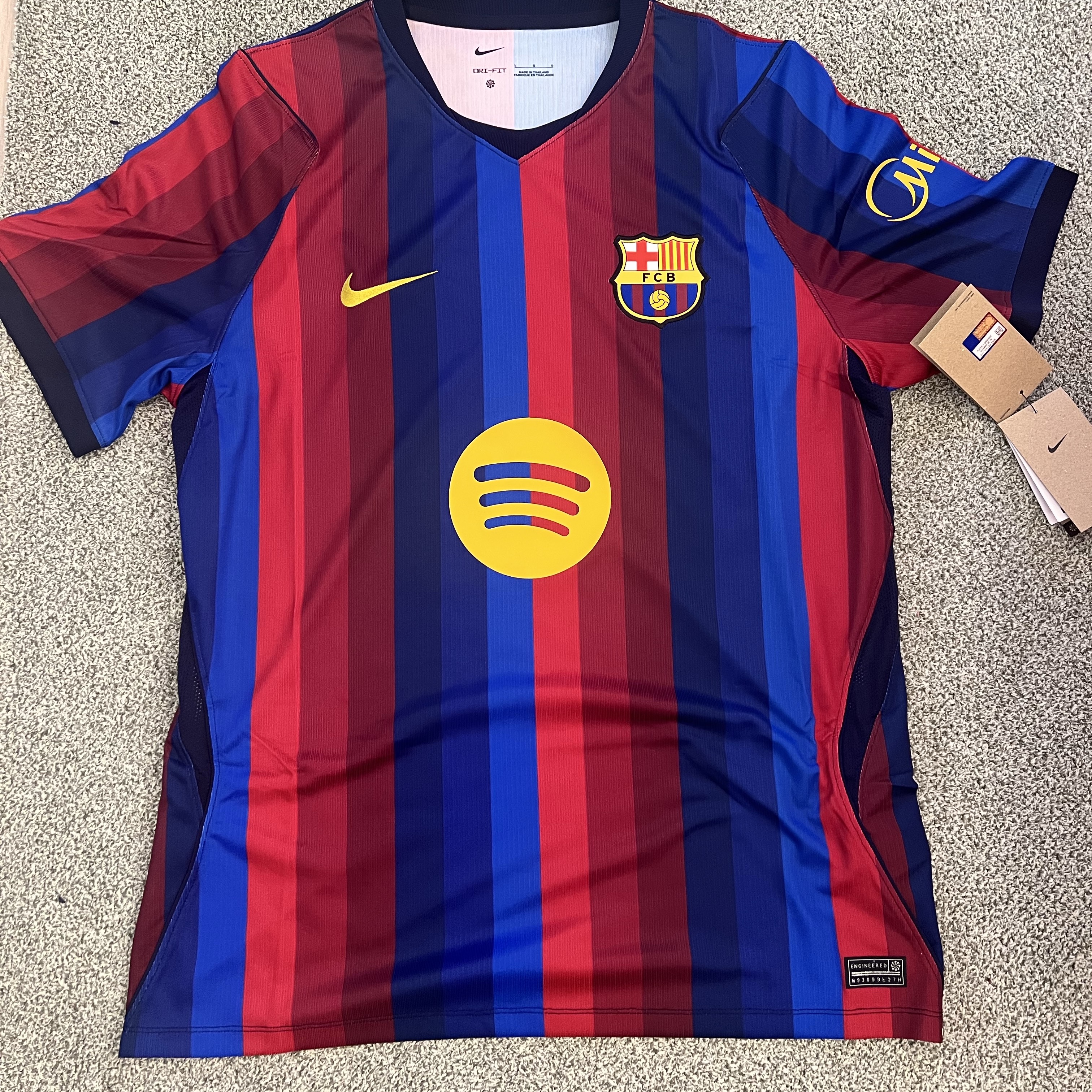 Nike FC Barcelona 2026/27 Stadium Home Dri-Fit Soccer Replica Jersey Deep Garnet Blue Void (II1872-683) (Non Marking Ver.) 착용 스타일