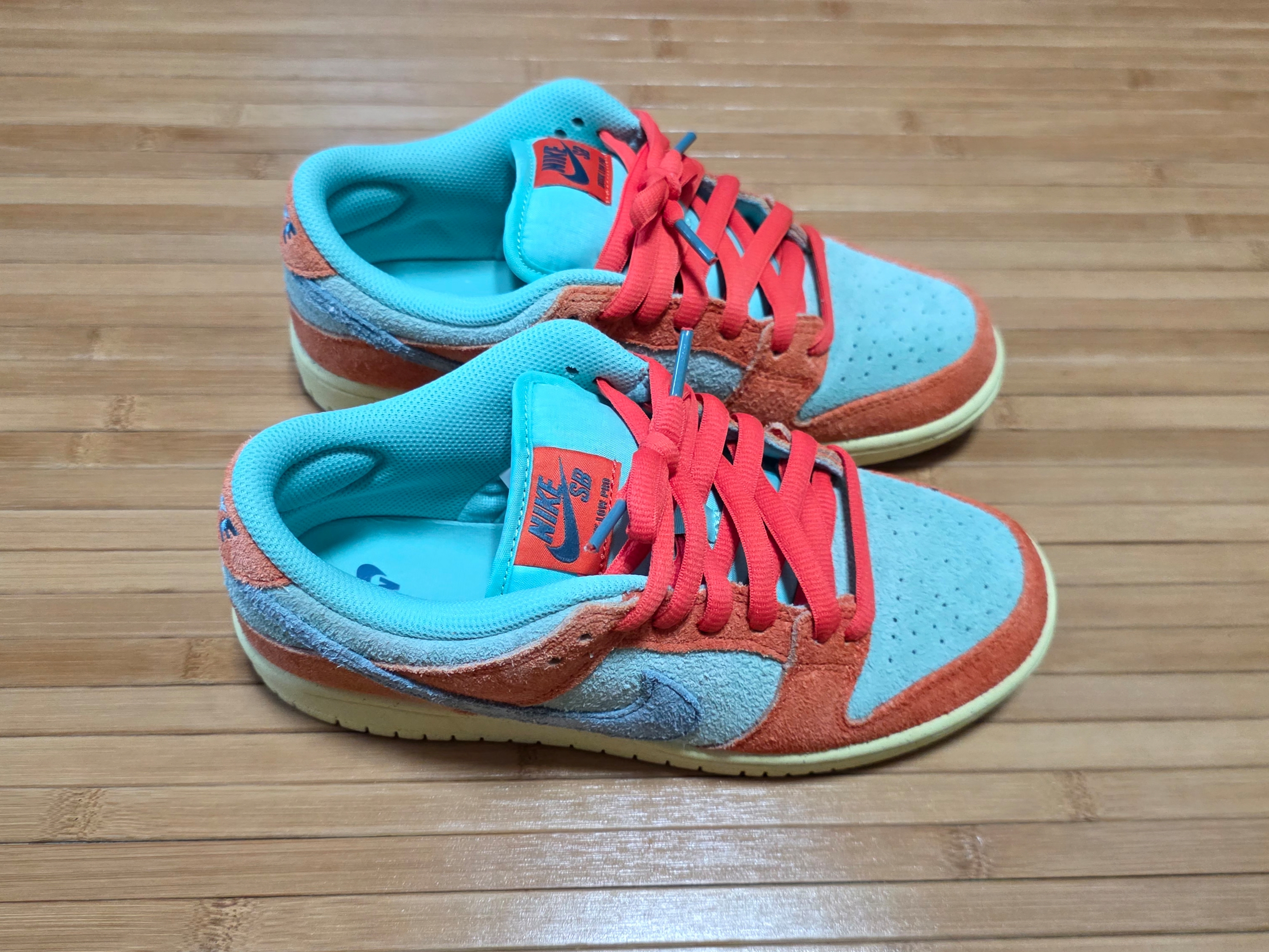 Nike SB Dunk Low Pro Premium Orange and Emerald Rise 착용 스타일