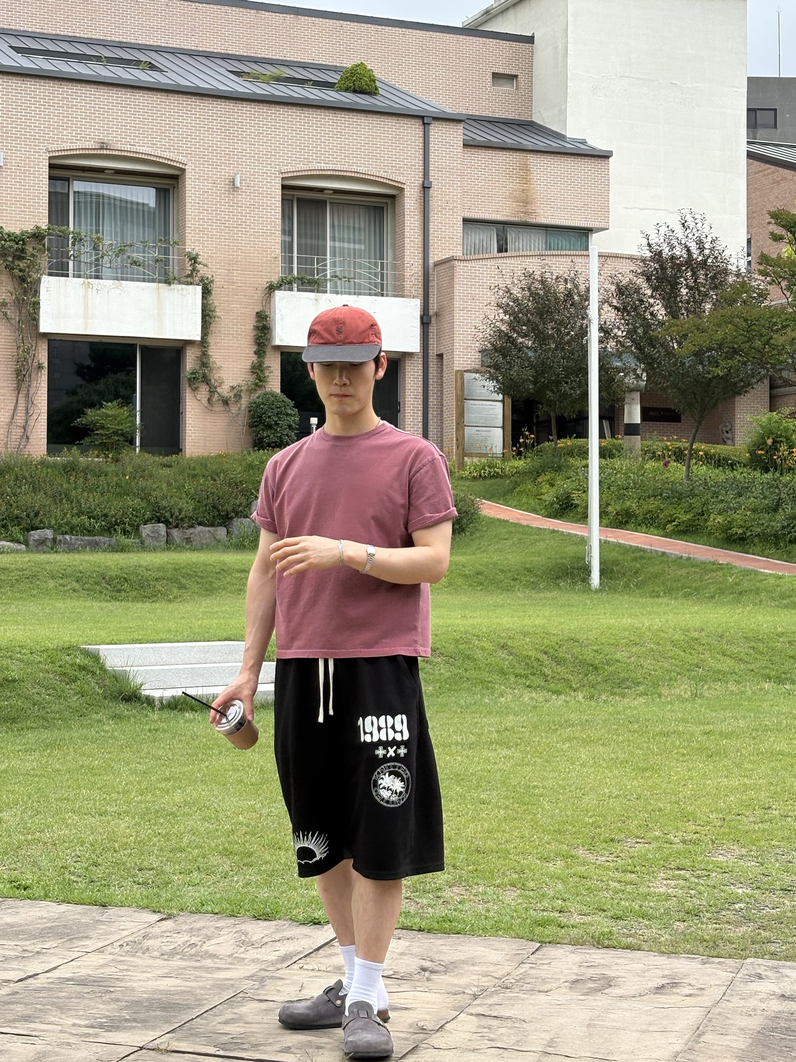 Sunday Ceremony Sy Classic Vintage Logo Cap - Red Black, [KREAM 단독] Knitted 1989 Sunrise Graphic Bermuda Half Pants Black 착용 스타일 - 2