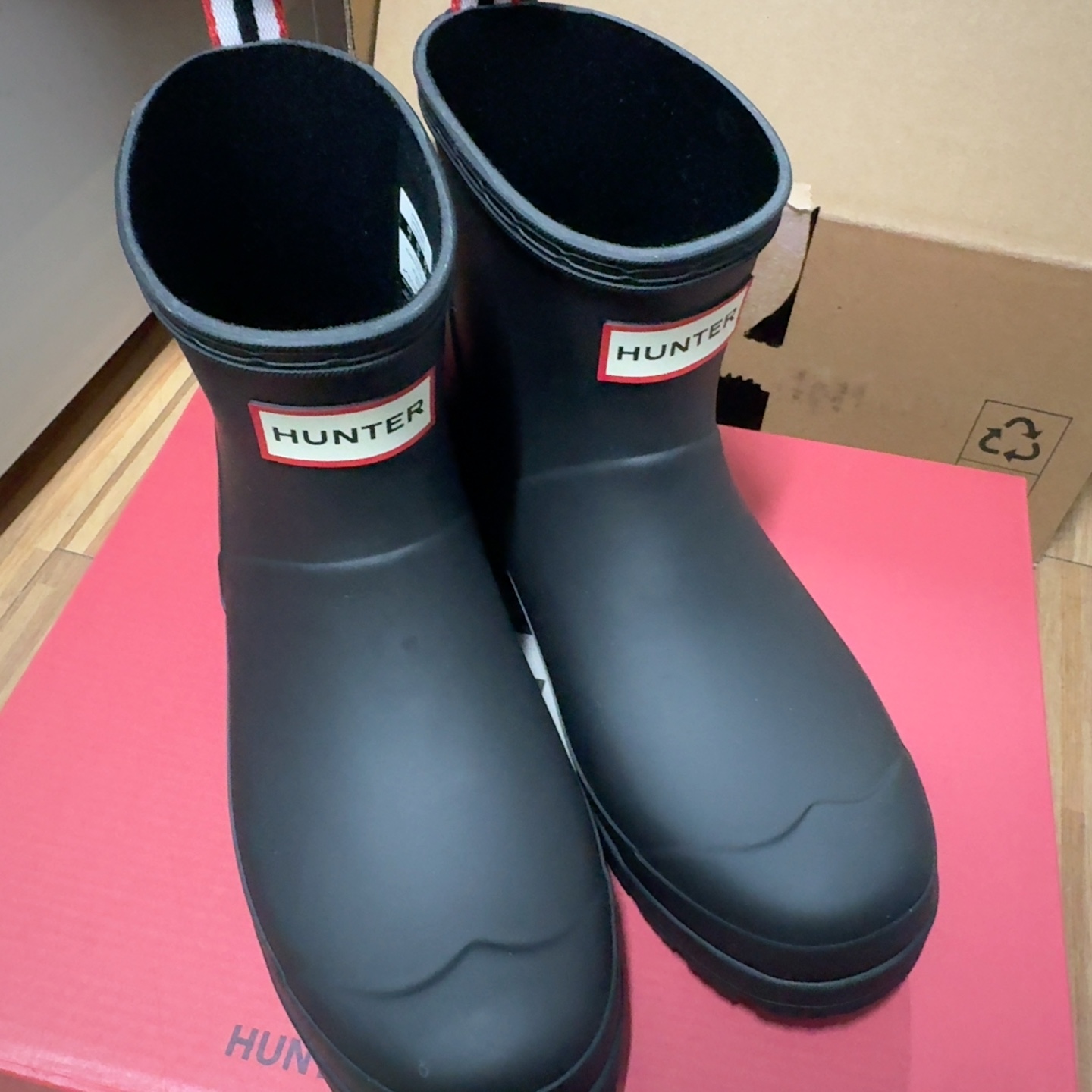 (W) Hunter Play Short Rain Boots Black 착용 스타일 - 2