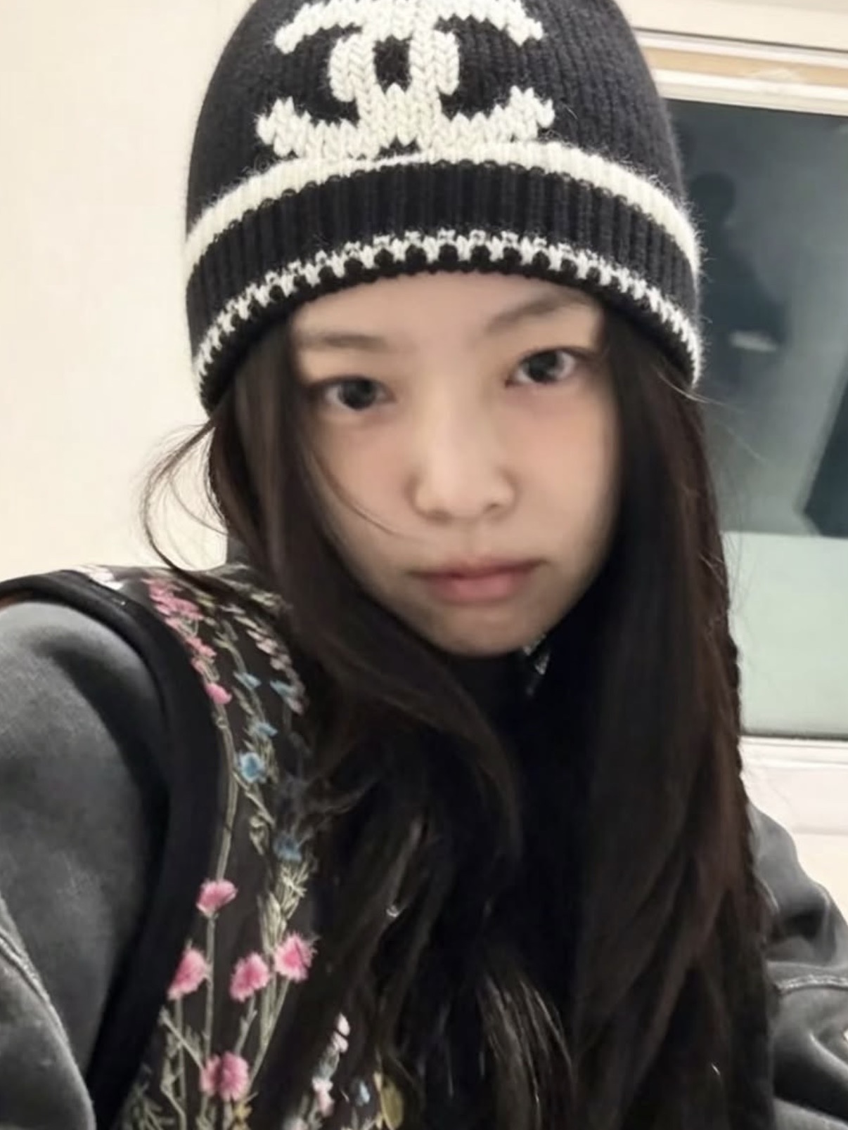 Chanel Beanie Cashmere Black White 착용 스타일