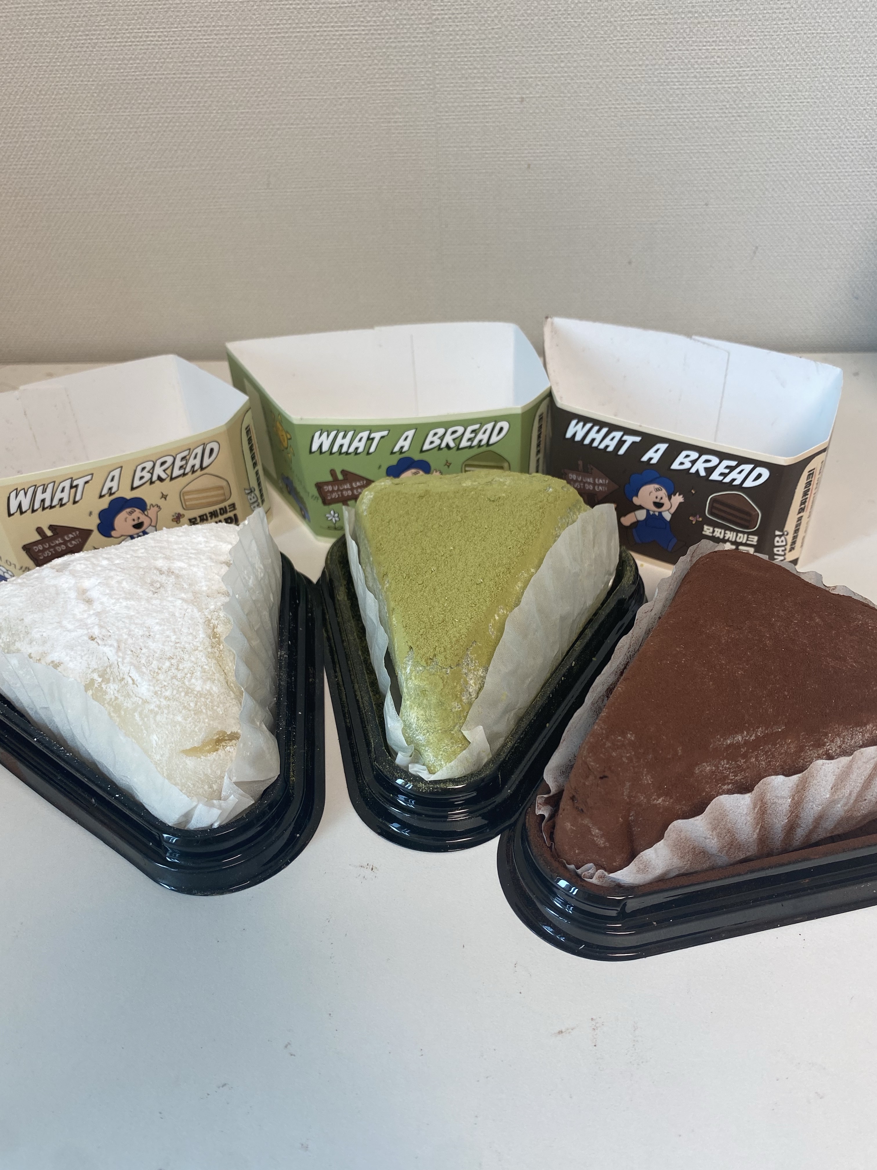 [KREAM 단독] What A Bread Mochi Cheesecake 착용 스타일 - 2