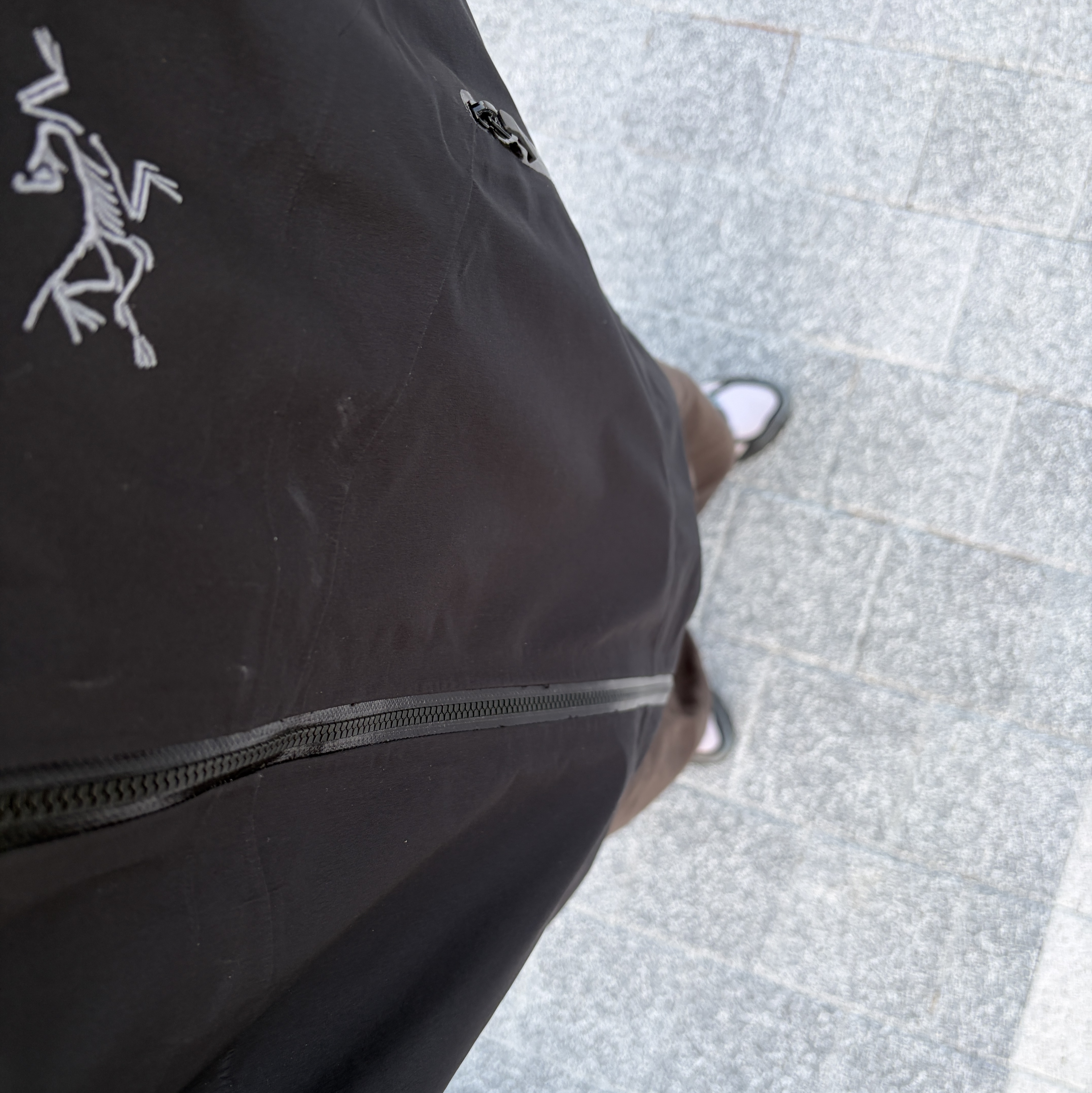 Arc'teryx Beta LT Jacket Black 착용 스타일 - 5