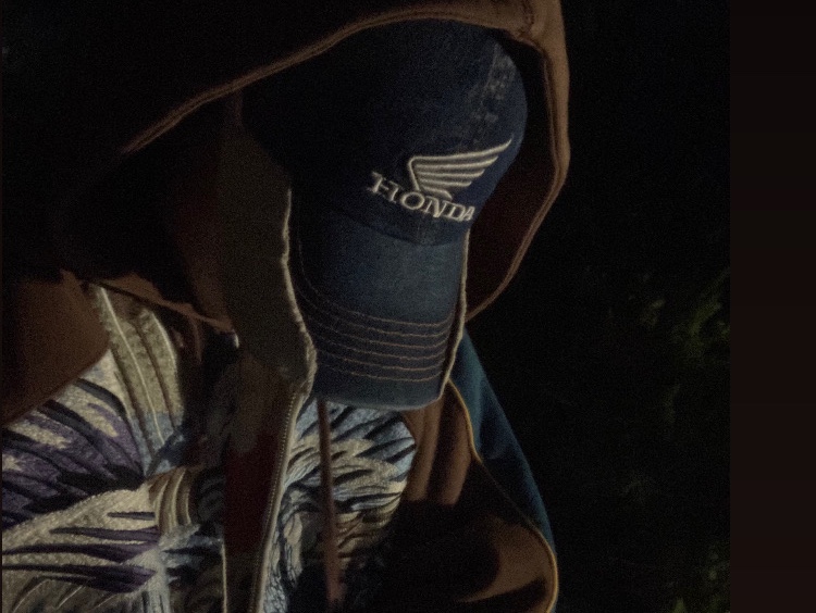 Supreme Falcon Raglan Zip Up Hooded Sweatshirt Natural - 23SS, Honda Vintage Cutoff Cap Dark Navy 착용 스타일 - 1
