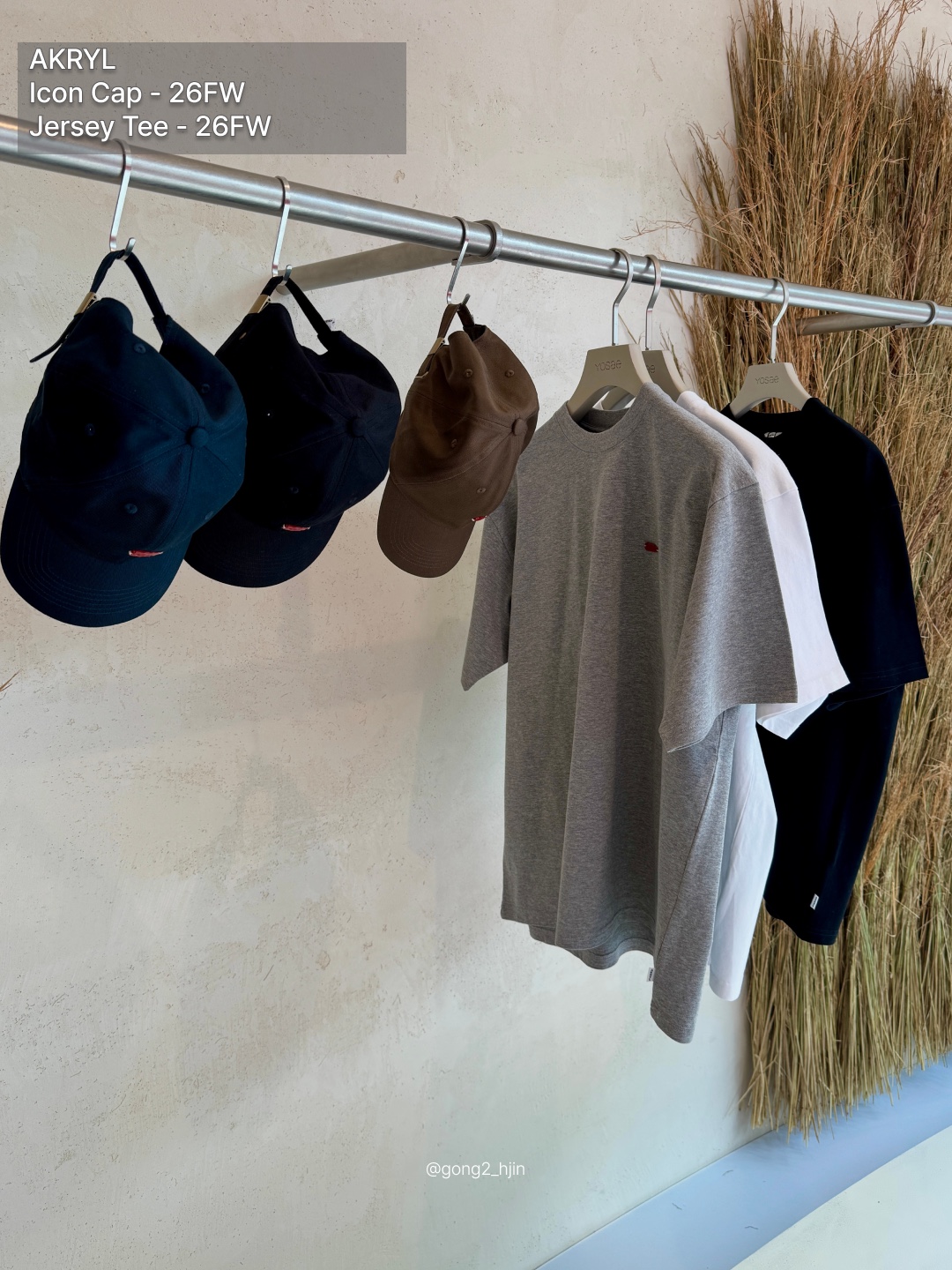AKRYL Icon Cap Black - 26FW, AKRYL Jersey Tee Grey - 26FW 착용 스타일 - 2