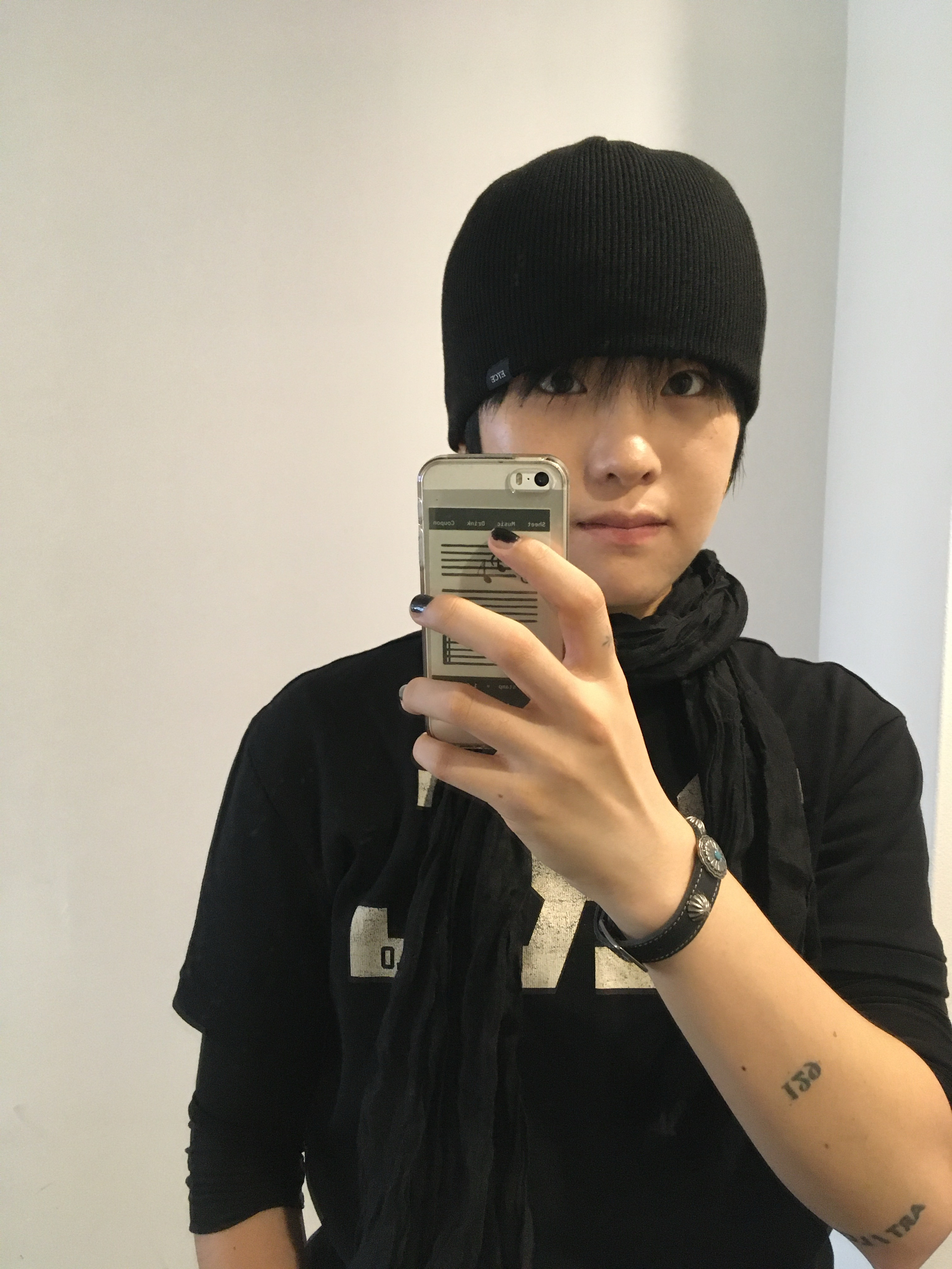 ETCE Label Beanie Black, Ogarp Concho Wrist Belt Black 착용 스타일 - 1