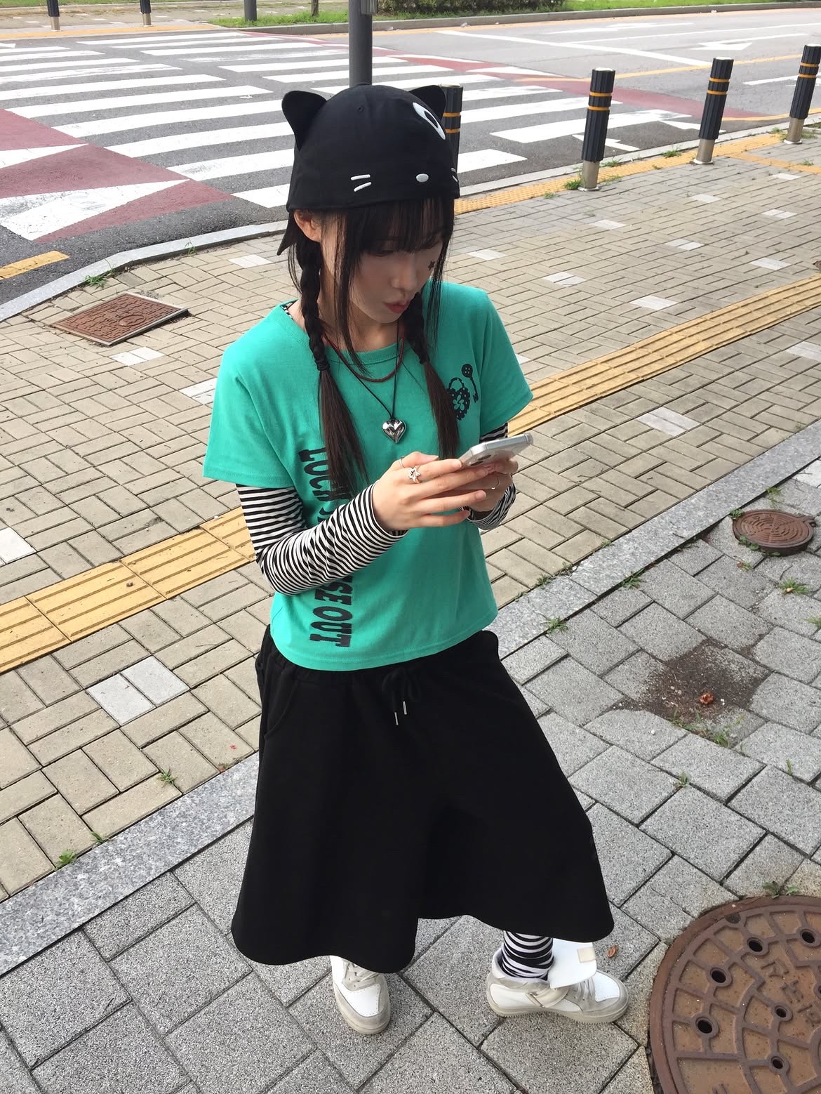 SLEEKGLOW Unlock Semi Crop T-Shirt Mint 착용 스타일 - 2