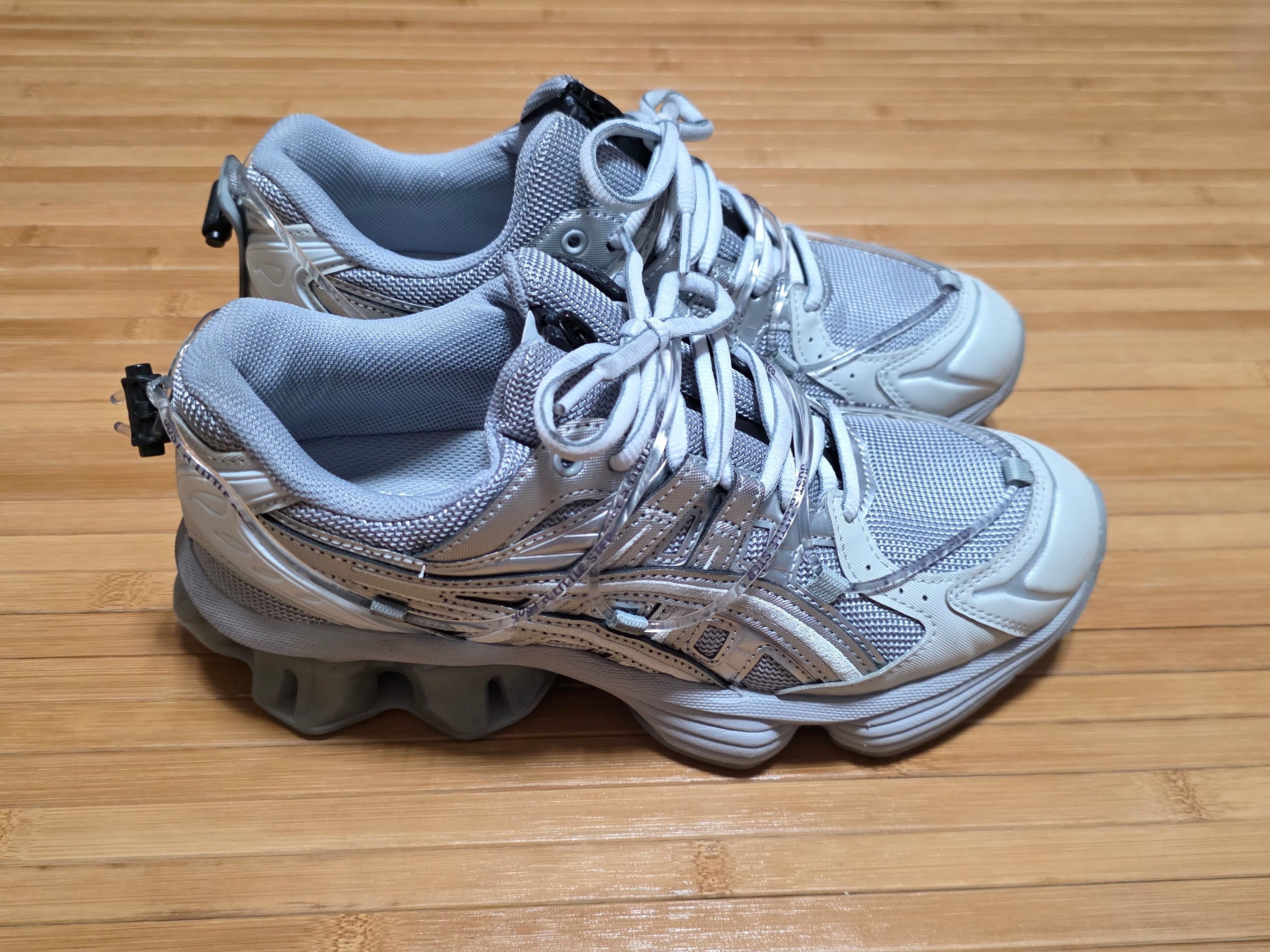 Asics x Yoasobi Gel-Kinetic Fluent Y Piedmont Grey Pure Silver 착용 스타일
