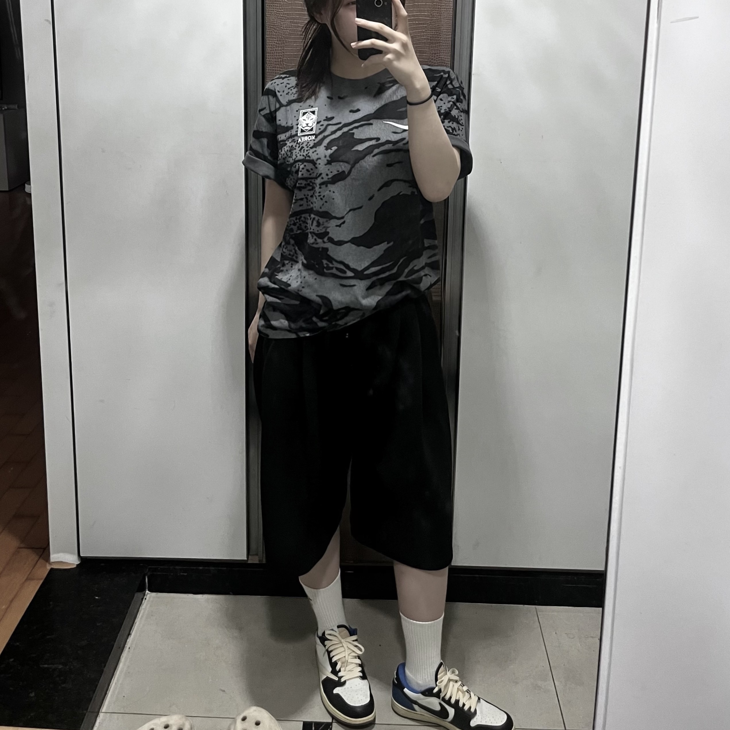 Nike Korea Soccer T-Shirt Iron Grey (IQ2245-068) (Non Marking Ver.) 착용 스타일 - 1