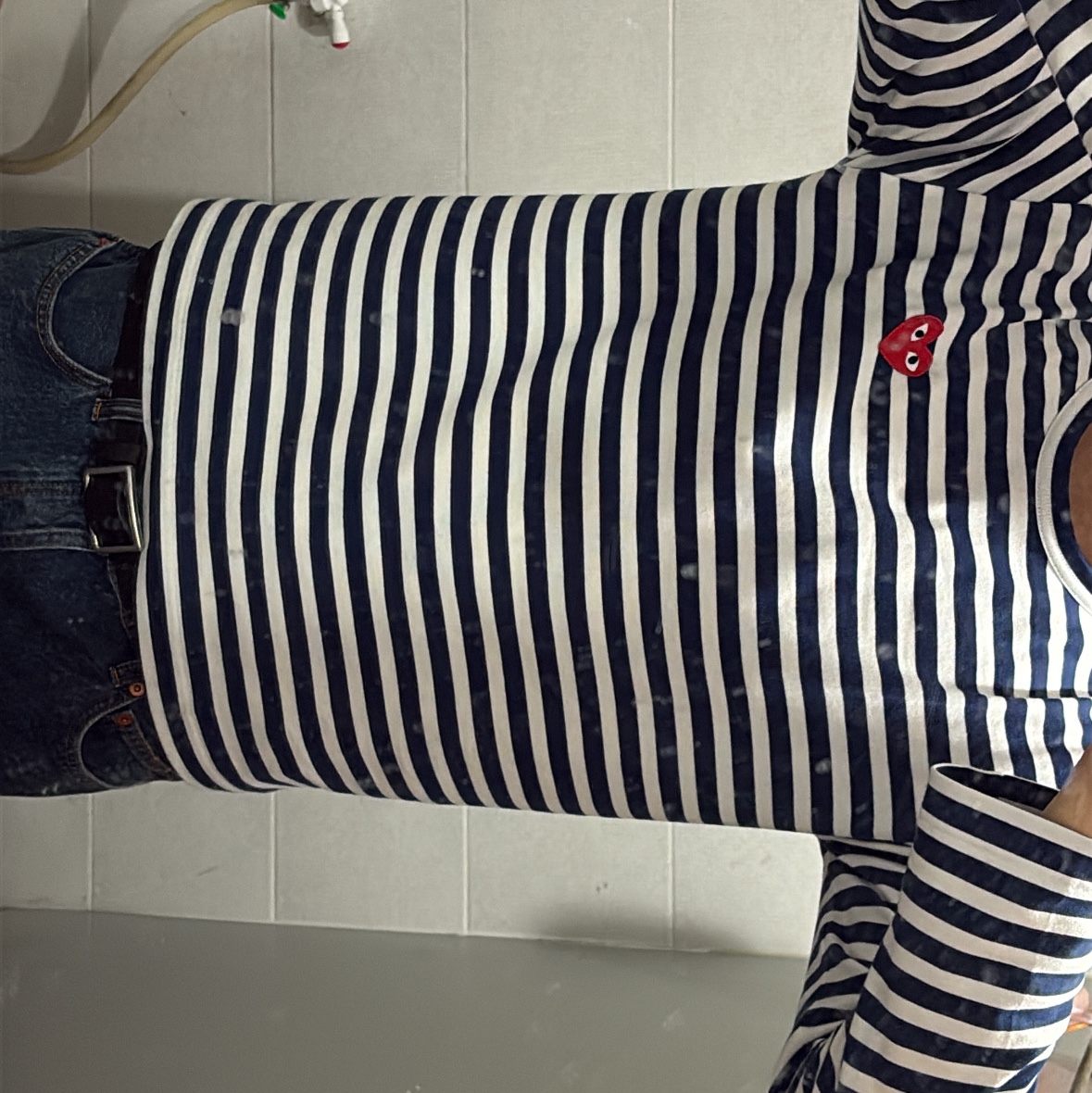 Play Comme des Garcons Red Heart Striped LS T-Shirt Navy White 착용 스타일