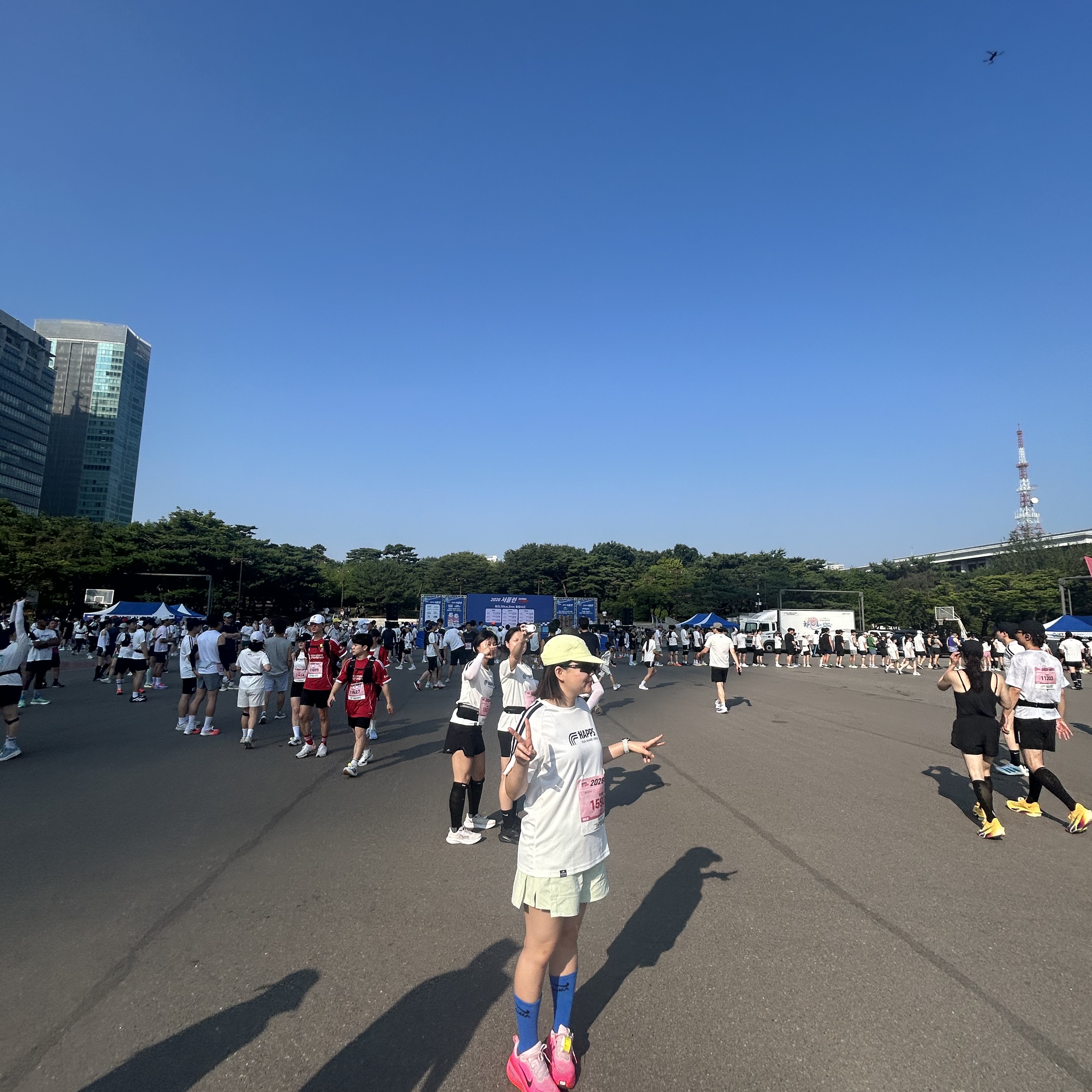 On Running Performance Cap Lemonade, Nike x MoMA Everyday Socks Signal Blue (Korean Ver.) 착용 스타일 - 4