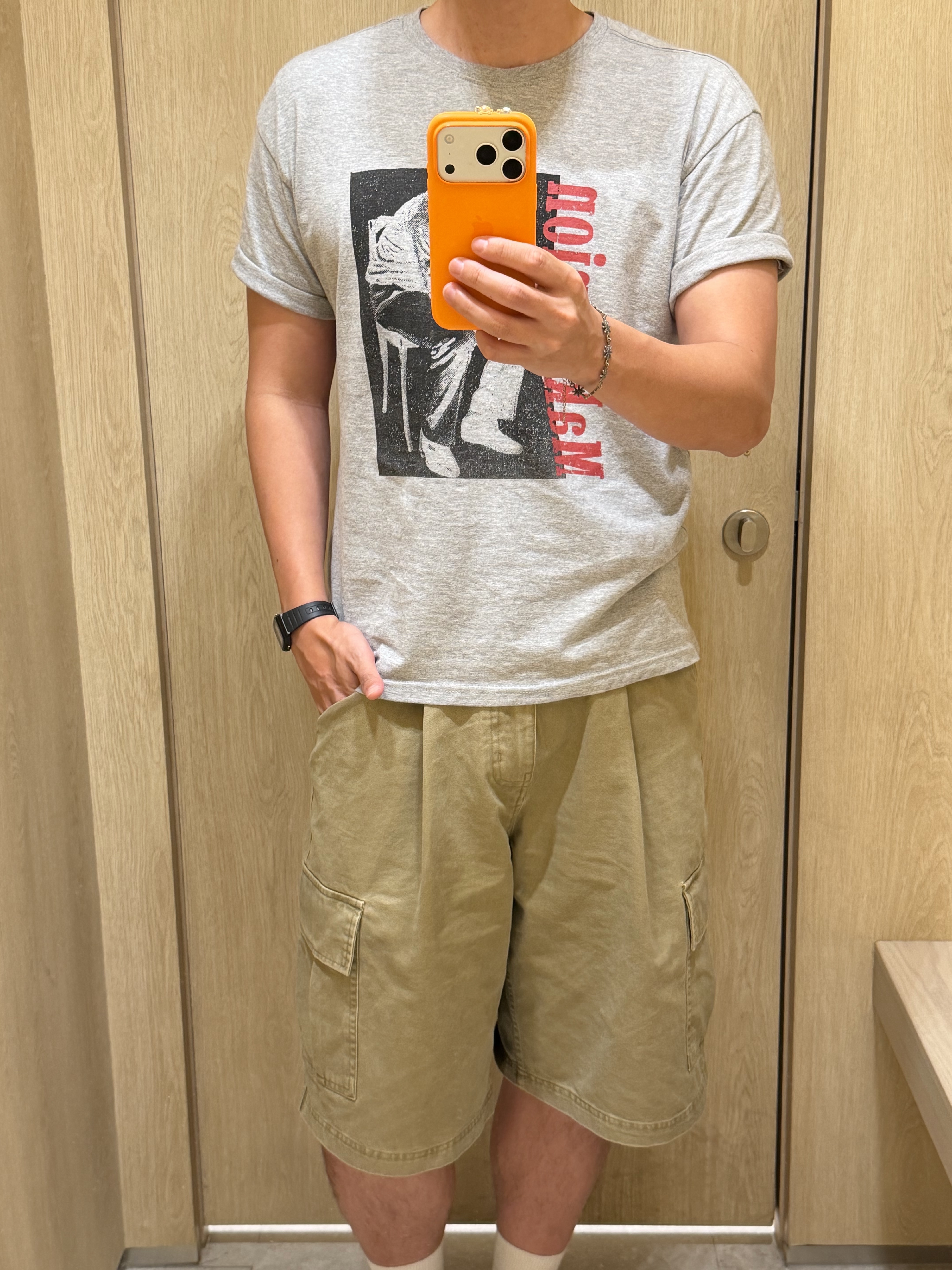 AMOU Trouble Half T-Shirts Gray 착용 스타일