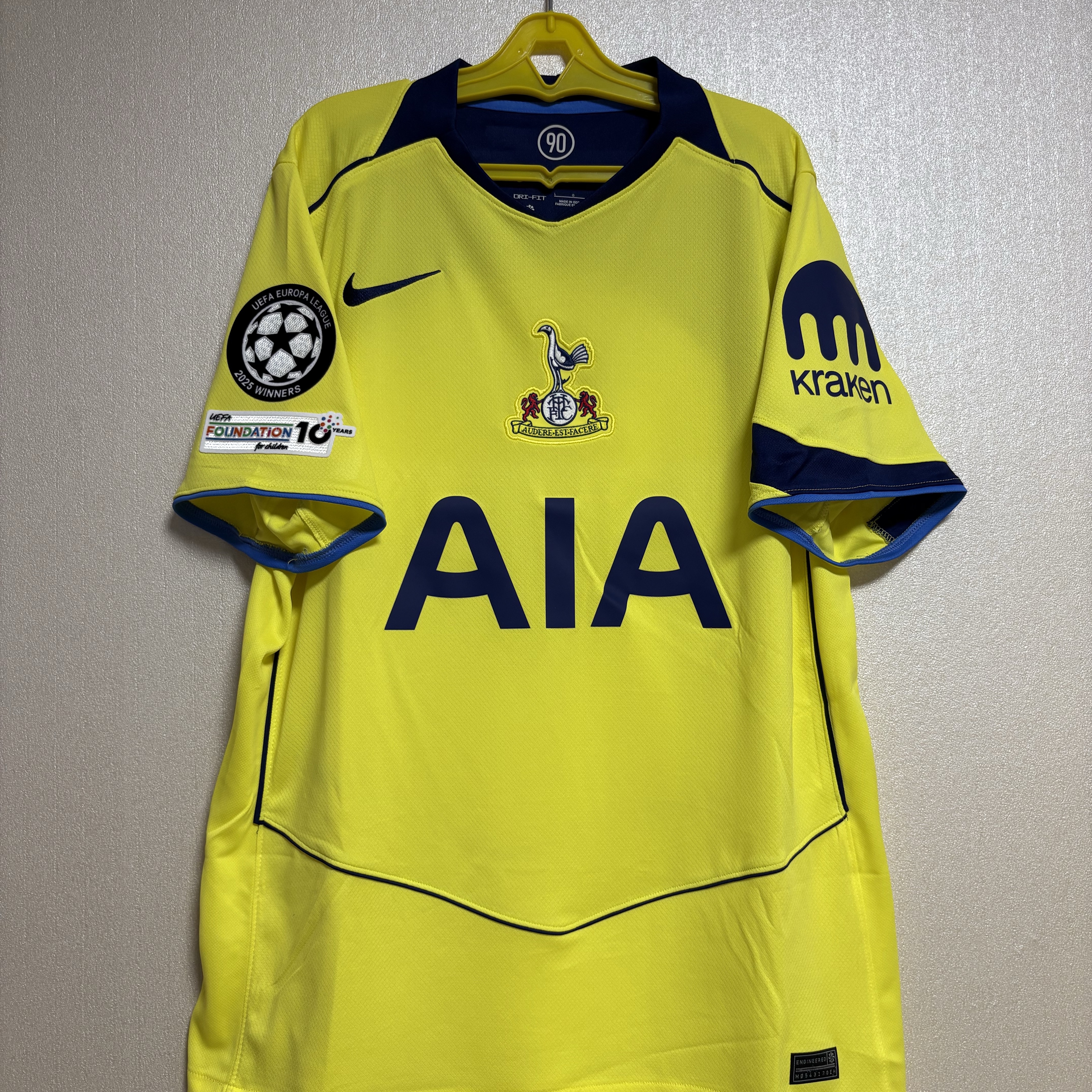 Nike Tottenham Hotspur 2025/26 Stadium 3rd Dri-FIT Total 90 Replica Jersey Dynamic Yellow Blue Void Pacific Blue (Non Marking Ver.) 착용 스타일 - 1