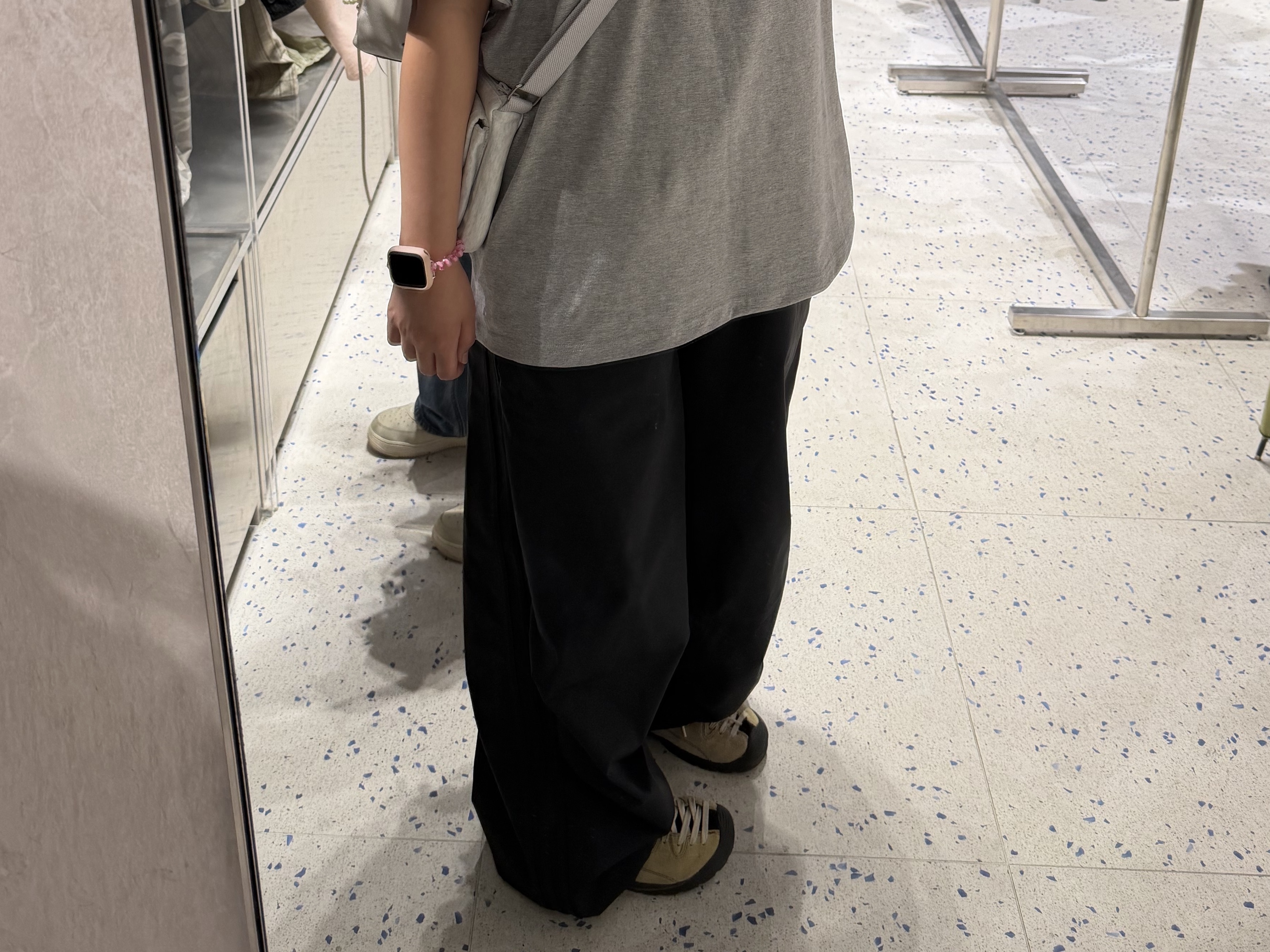 (W) Keen x Omashande Jasper Sneakers Boulder Black 착용 스타일