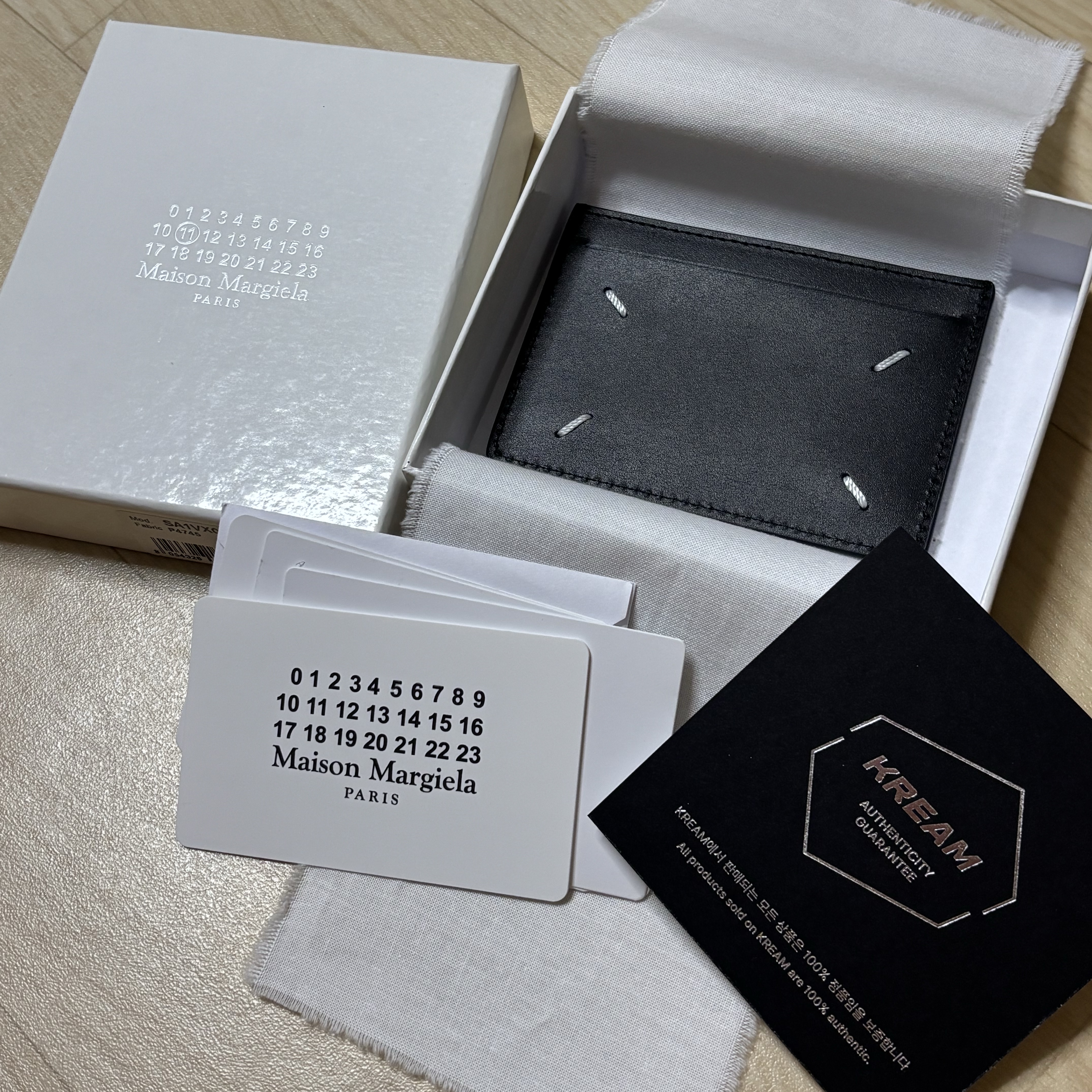 Maison Margiela Four Stitch Card Holder Black 착용 스타일