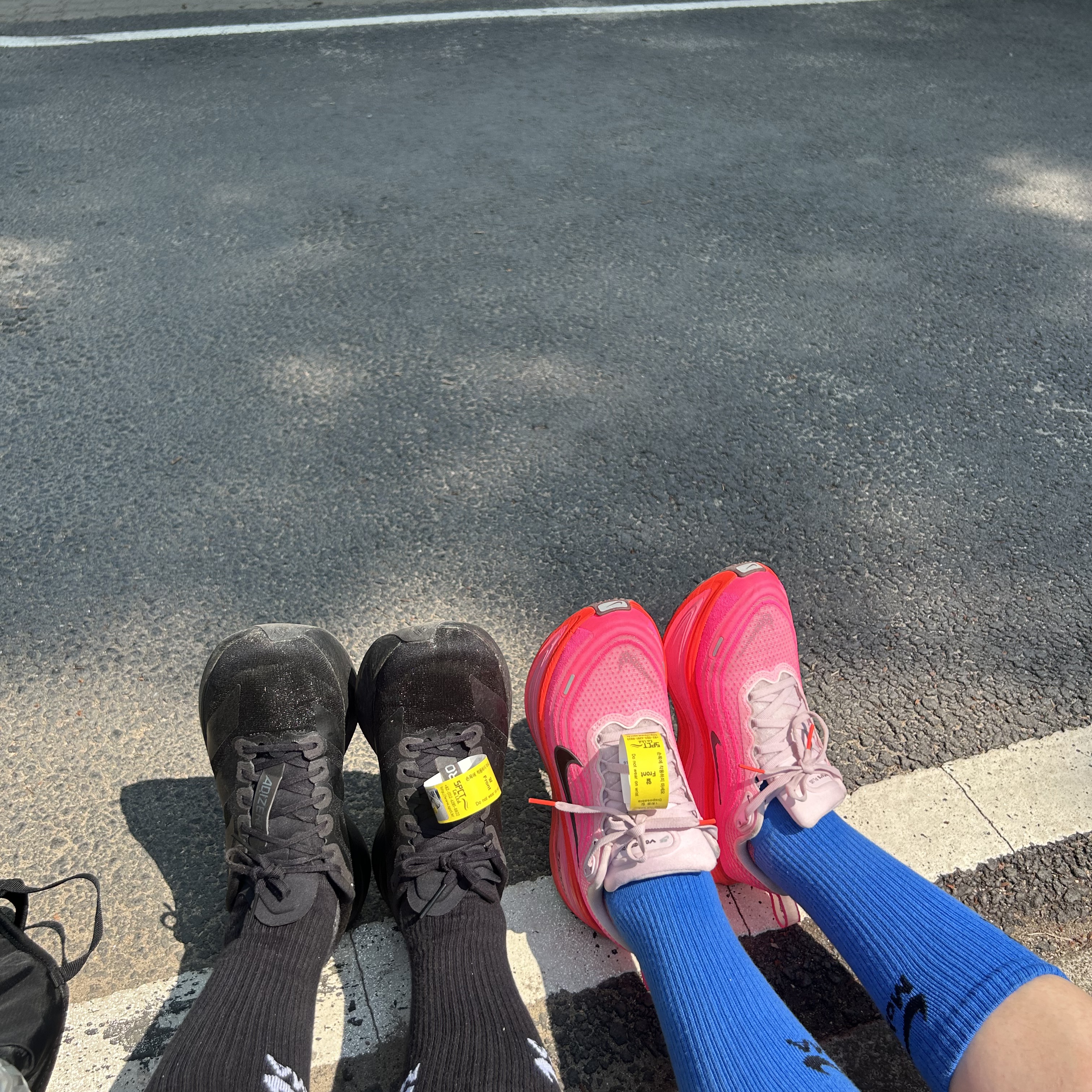 On Running Performance Cap Lemonade, Nike x MoMA Everyday Socks Signal Blue (Korean Ver.) 착용 스타일 - 1
