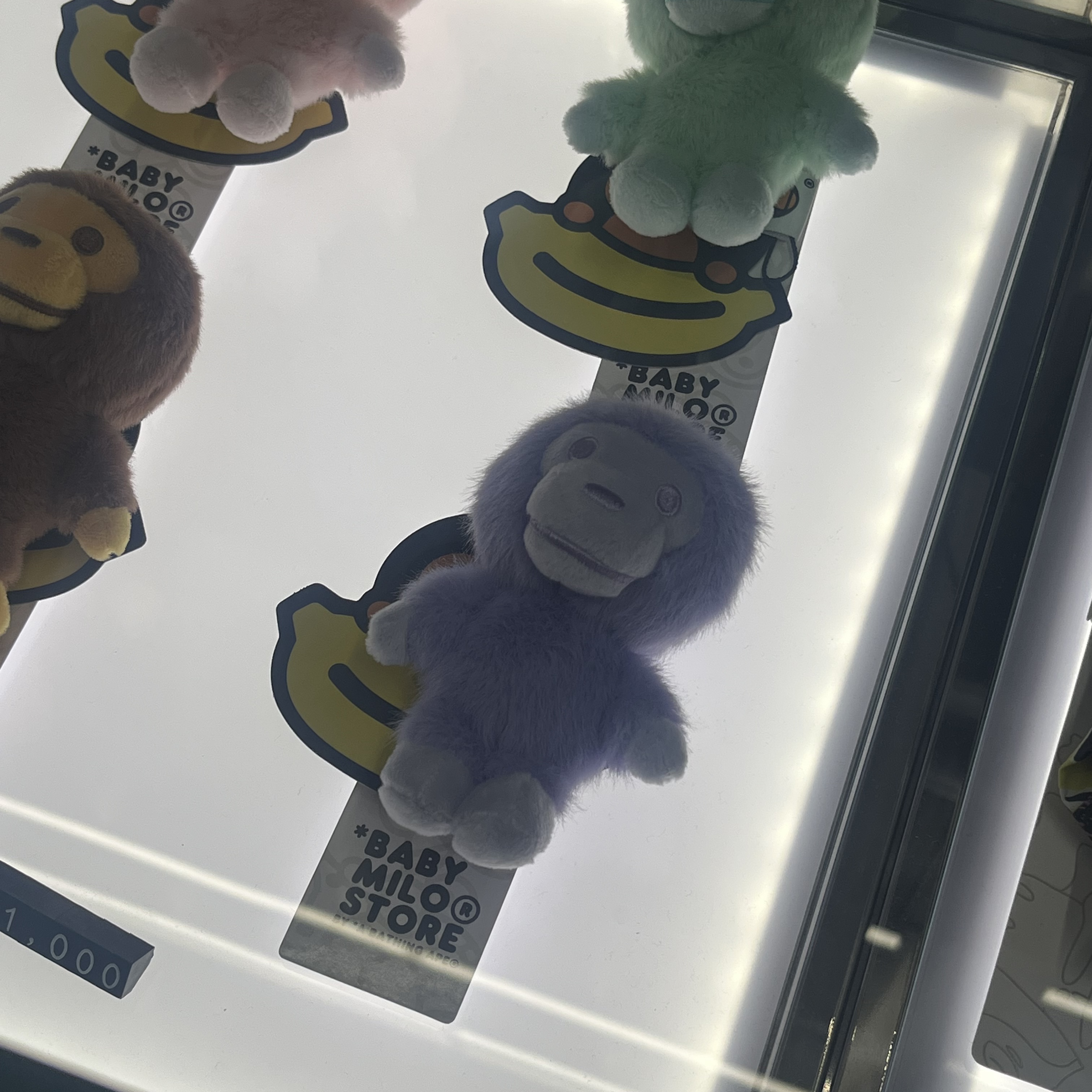 BAPE Baby Milo Plush Doll Keychain Pink, BAPE Baby Milo Fur Plush Doll Keychain Green 착용 스타일